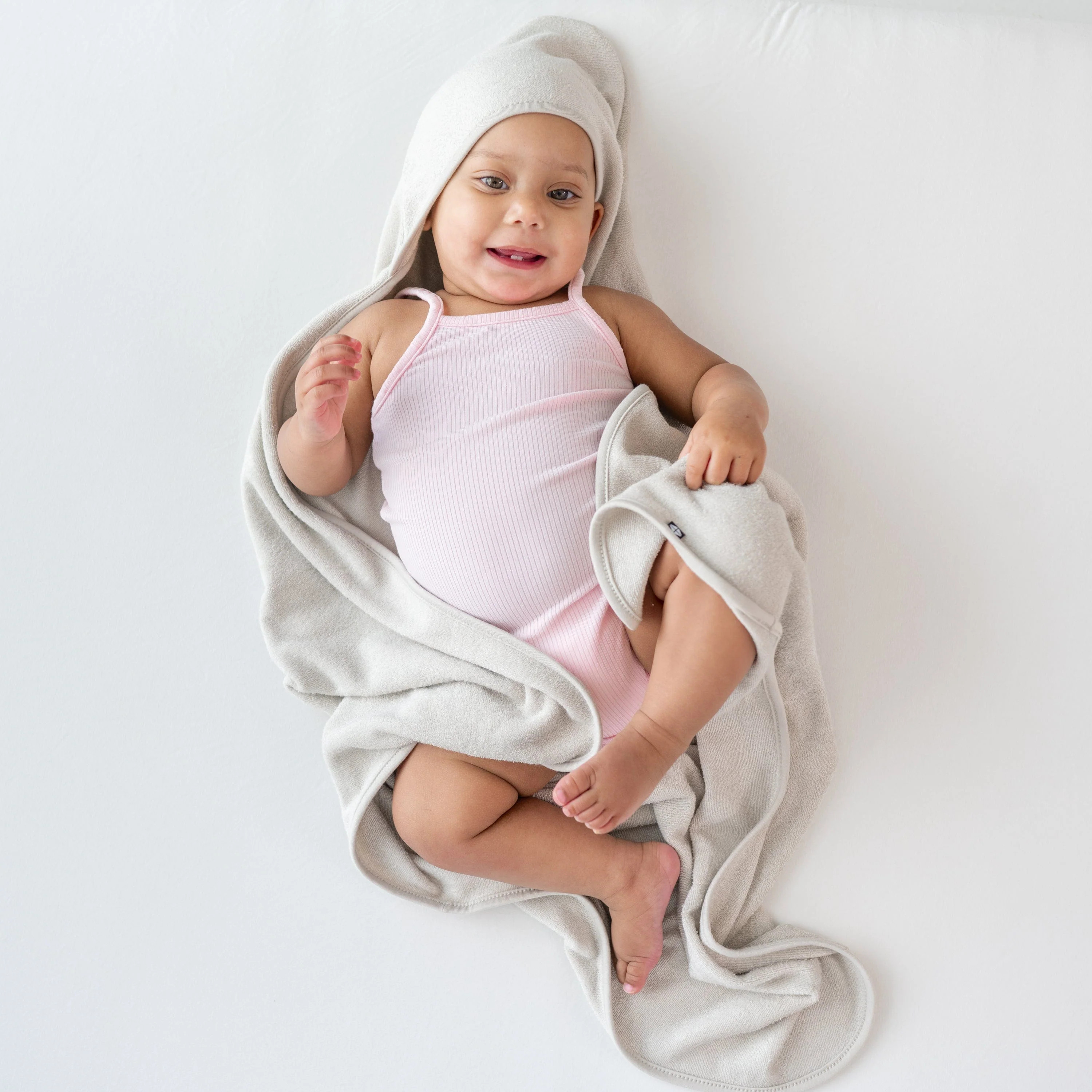 Hooded Bath Towel in Oat | Kyte BABY