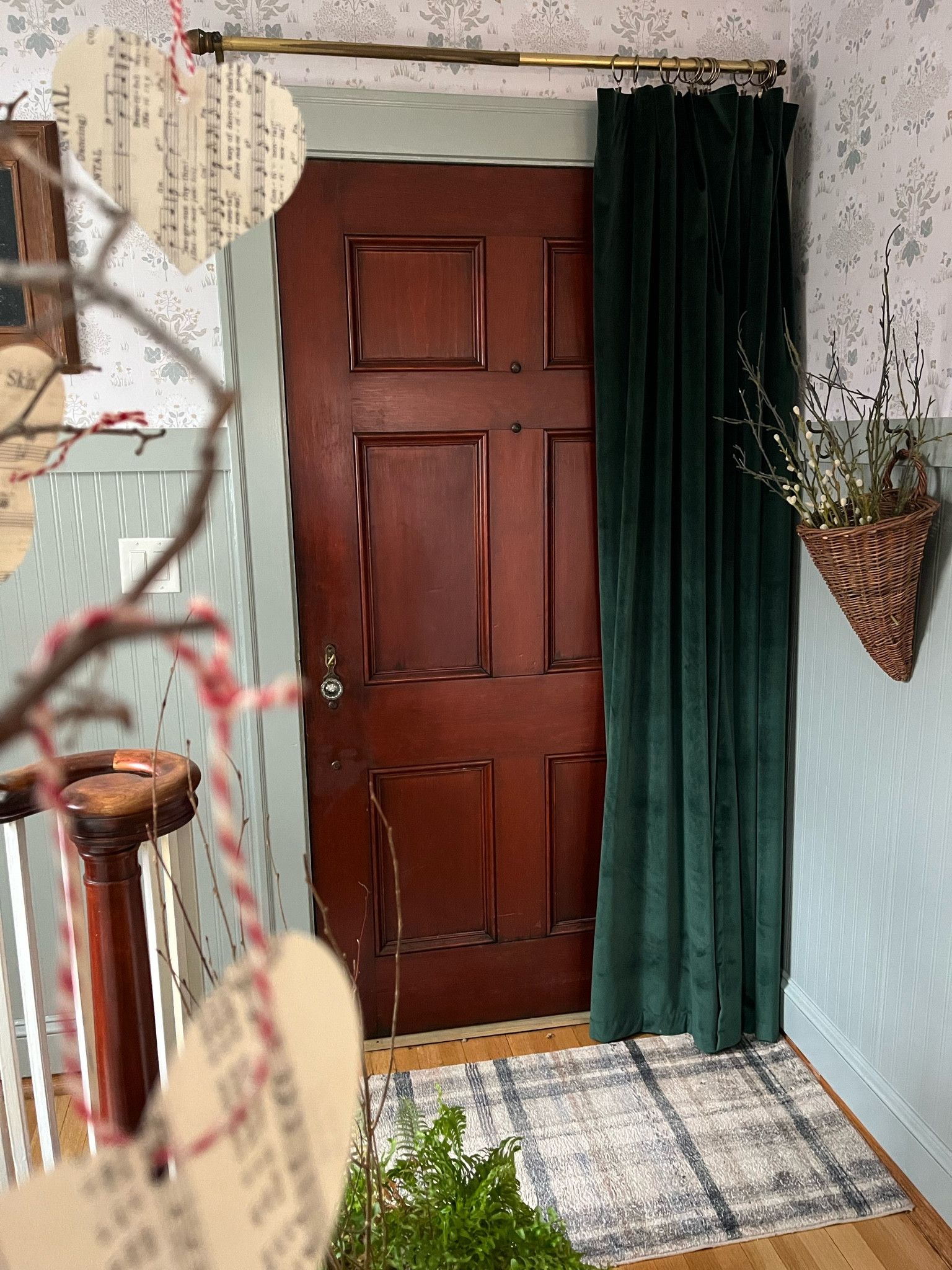 Colorful cozy entryway 

#LTKHome #LTKSeasonal