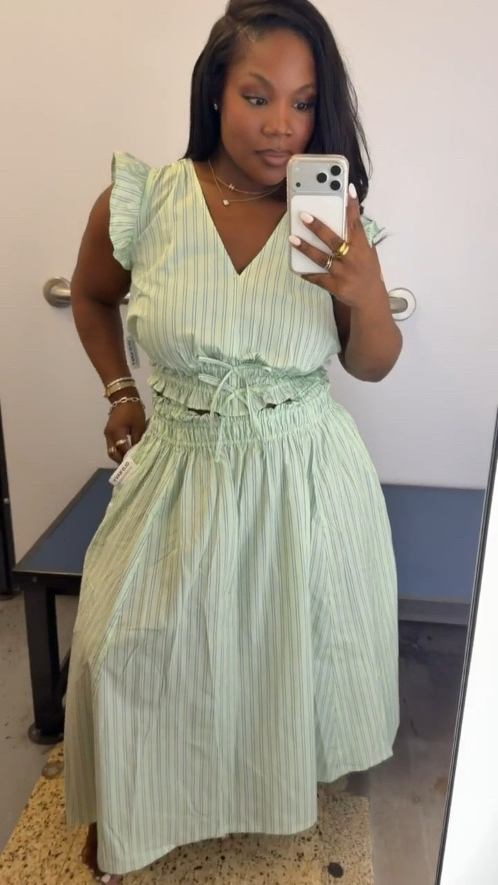 This set screams spring and summer! Love the details and she also comes with pockets 🤏🏾🤏🏾 

Set is 40% off at Old Navy 🙌🏾

Top: M
Skirt: L 


#LTKMidsize #LTKSaleAlert #LTKSeasonal