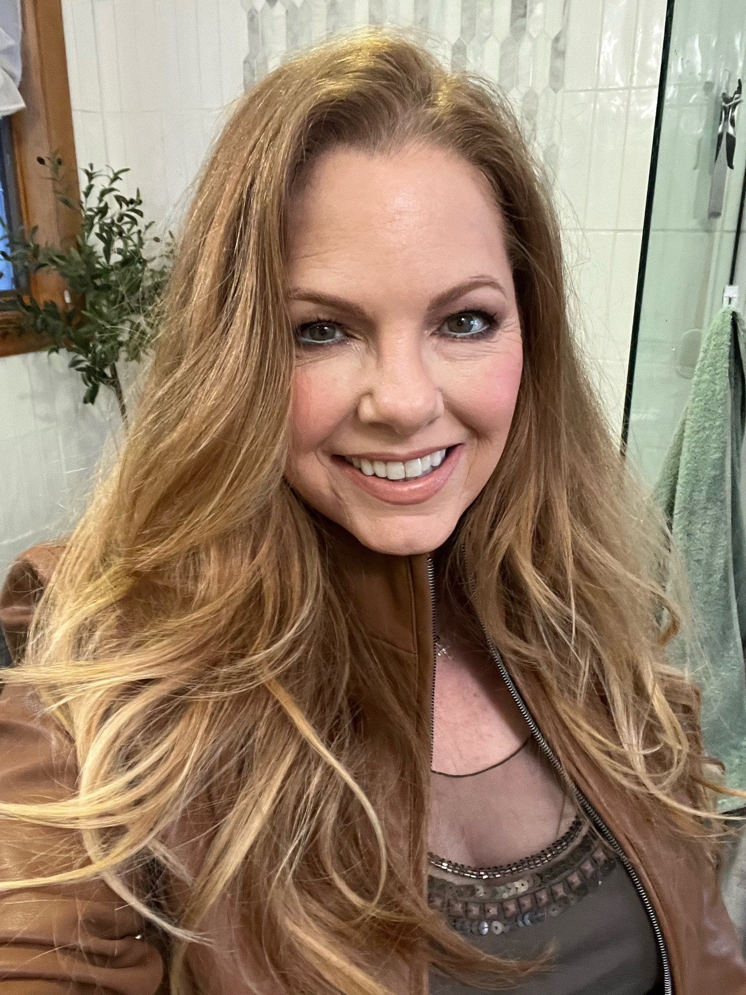 My Ulta makeup 💁🏼‍♀️

Lipstick 
Lipgloss 
Foundation 
Blush
Contour 
Eyeshadow 
Mascara 
Eyebrows 

#LTKstyletip #LTKbeauty #LTKsalealert