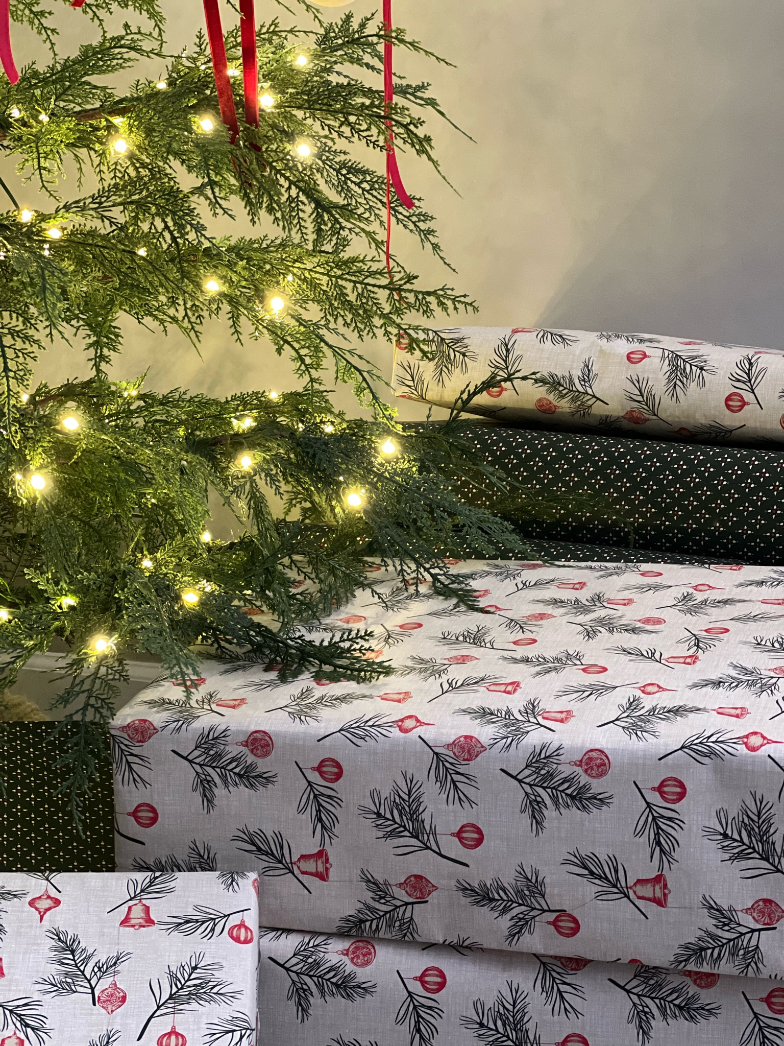 Obsessed with this pretty wrapping paper 🎁

#LTKSeasonal #LTKHoliday #LTKHome