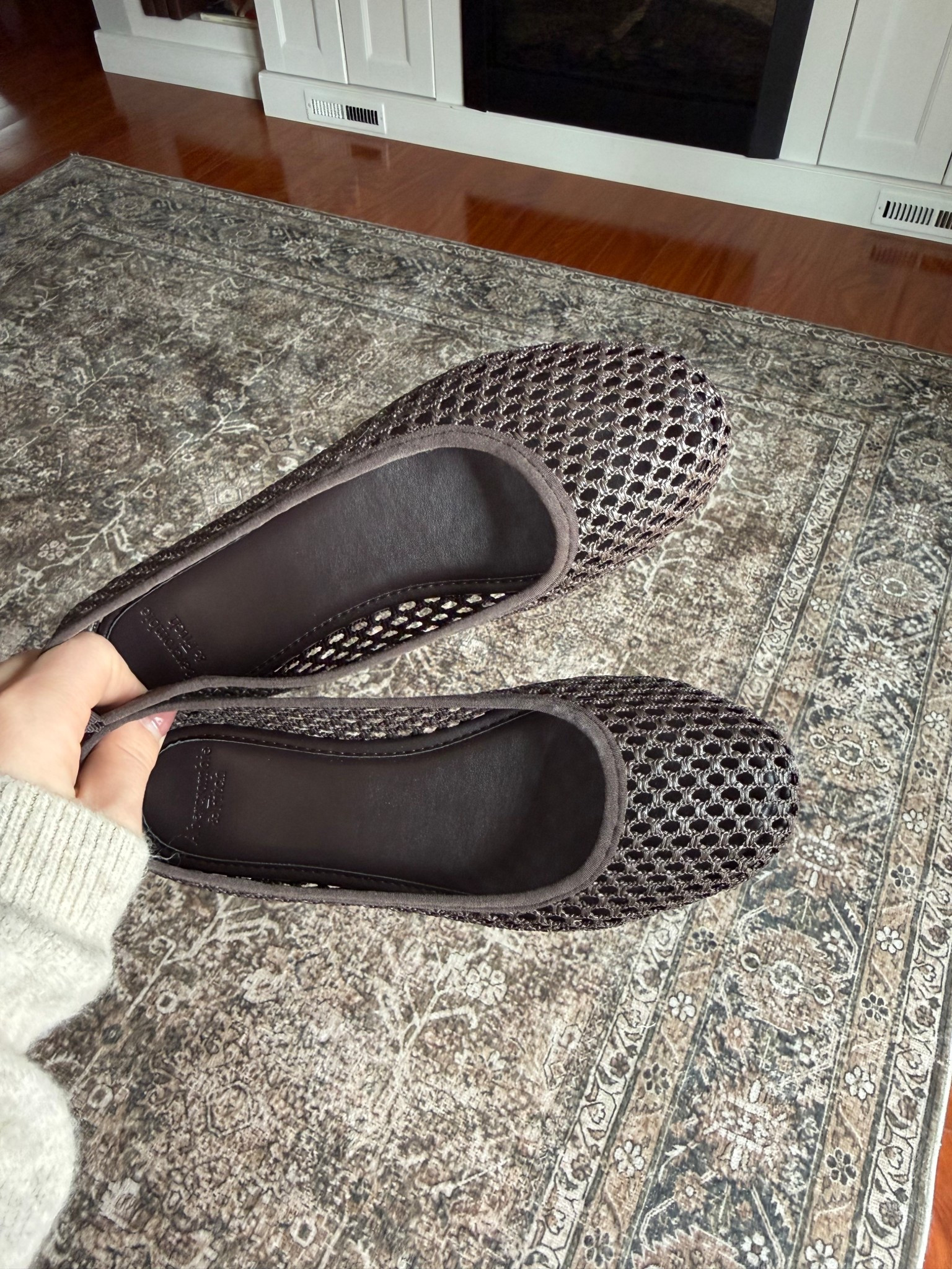 Super comfy woven ballet flats! Love these for spring! True to size.

@abercrombie 

#LTKTravel #LTKSeasonal #LTKootd