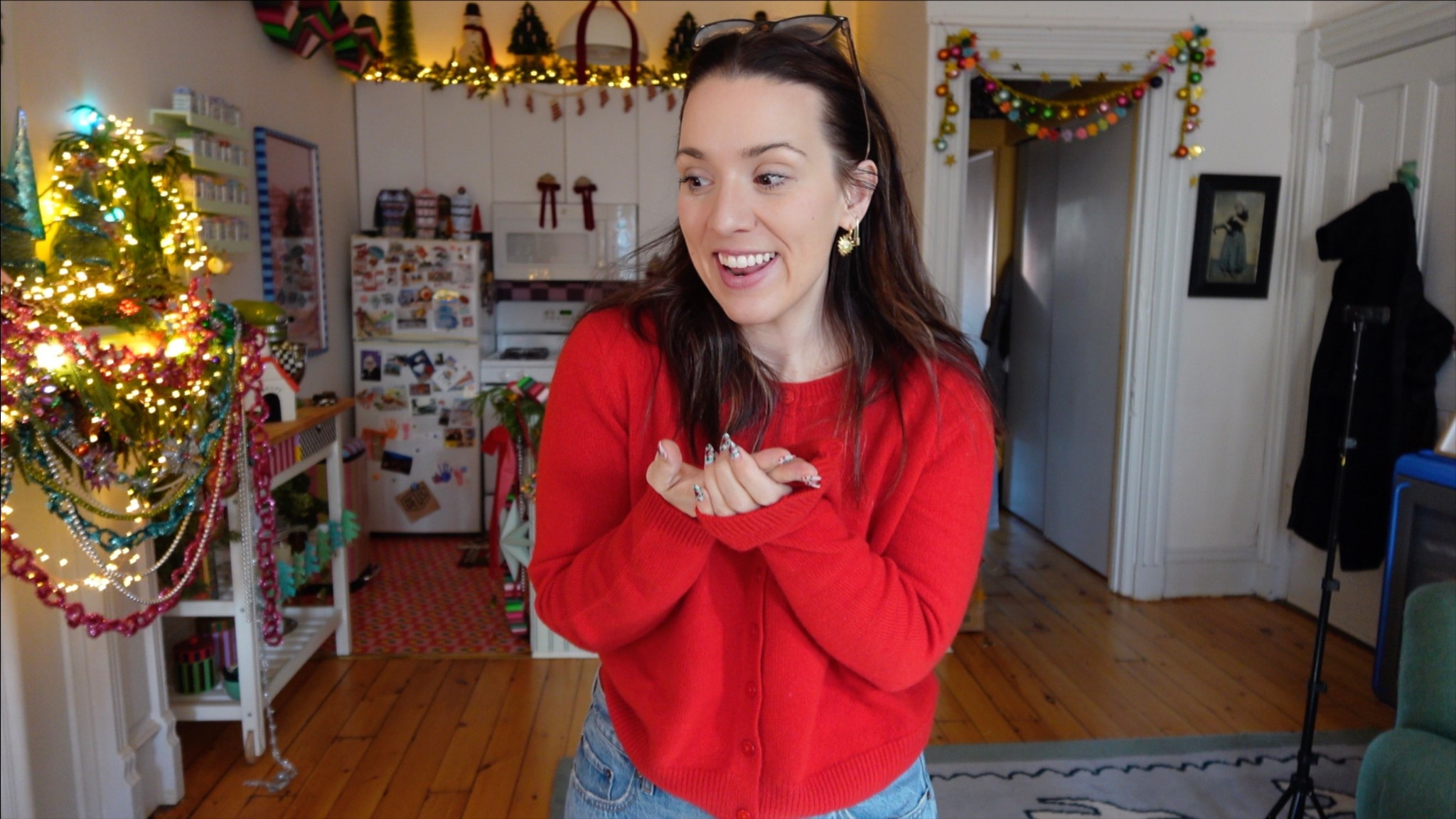 red cardigan 

#LTKHoliday