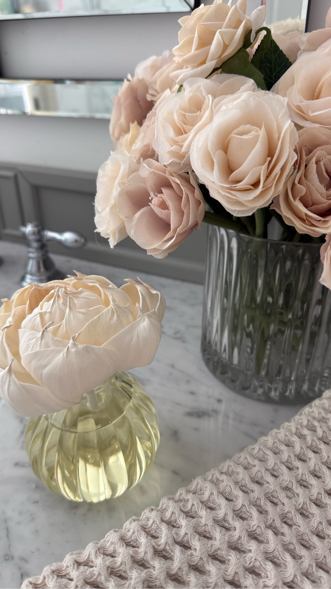 I can’t wait to see this flower “bloom” when it begins to soak up more of the oil. Love this @greenleafgifts flower diffuser. Comes in SO many different scents!  Would be a great Mother’s Day gift! 