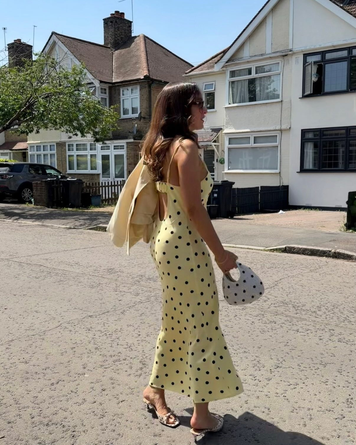 Dotty for polka dots 💛🖤🤍

*Dress & coat @nobodyschild 
*Bag @accessorize @ldncommunications 
Polka dot mules @zara 
#polkadotdress #mididress #summerdresses #summerstyle #over40sfashion