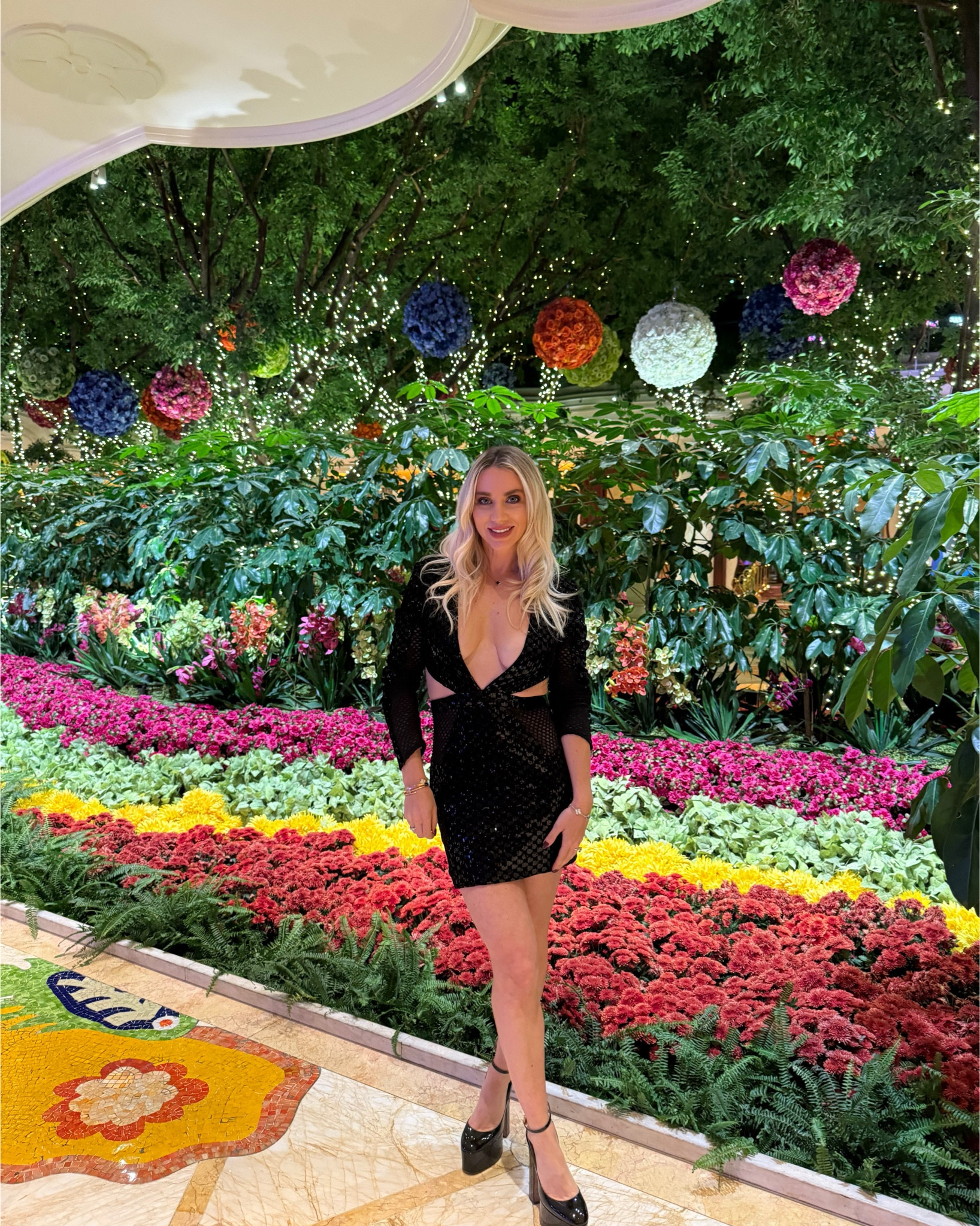 This was the perfect Vegas dress 🙌🏻

I’m wearing size small (I’m 5’5)

#LTKHalloween #LTKHoliday #LTKBeauty