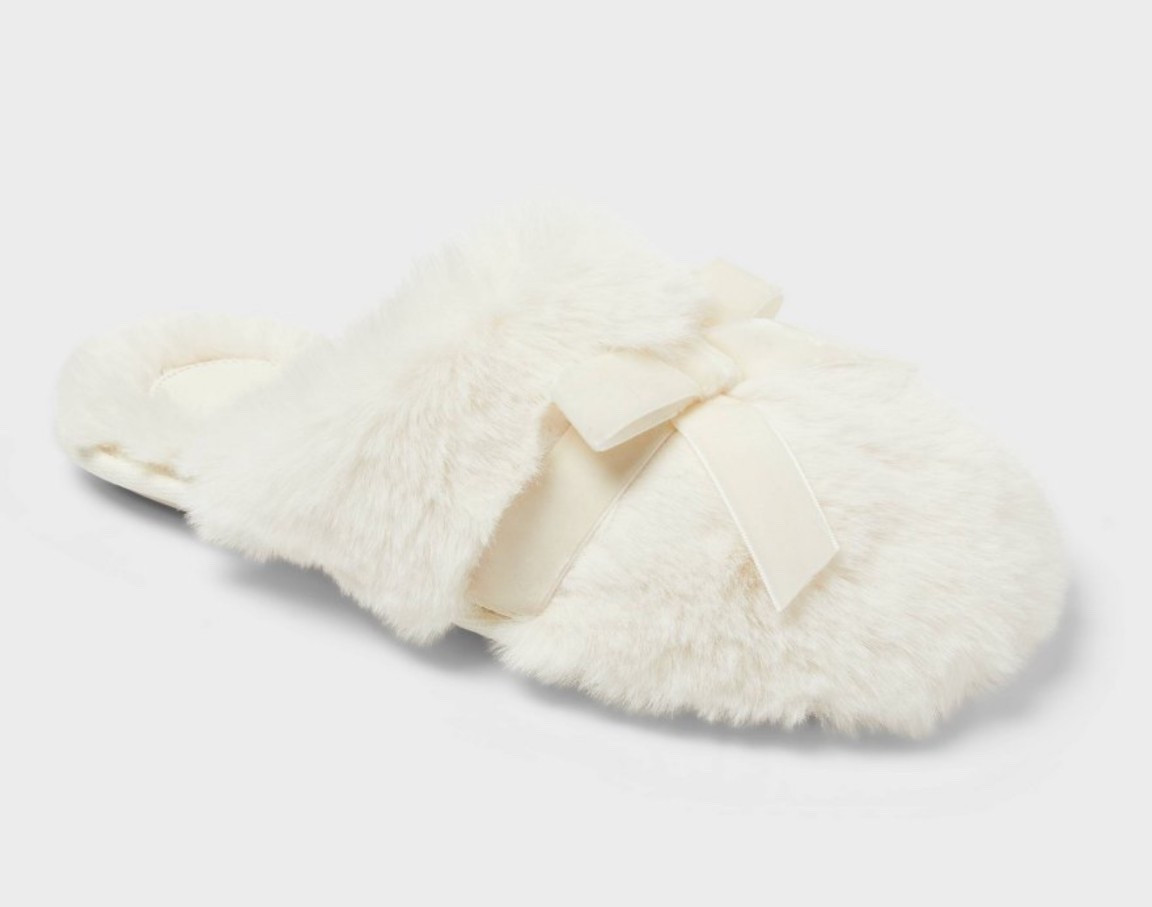 Women's Arbor Plush Scuff Slippers - Auden™
White M


#LTKHoliday #LTKSeasonal #LTKGiftGuide