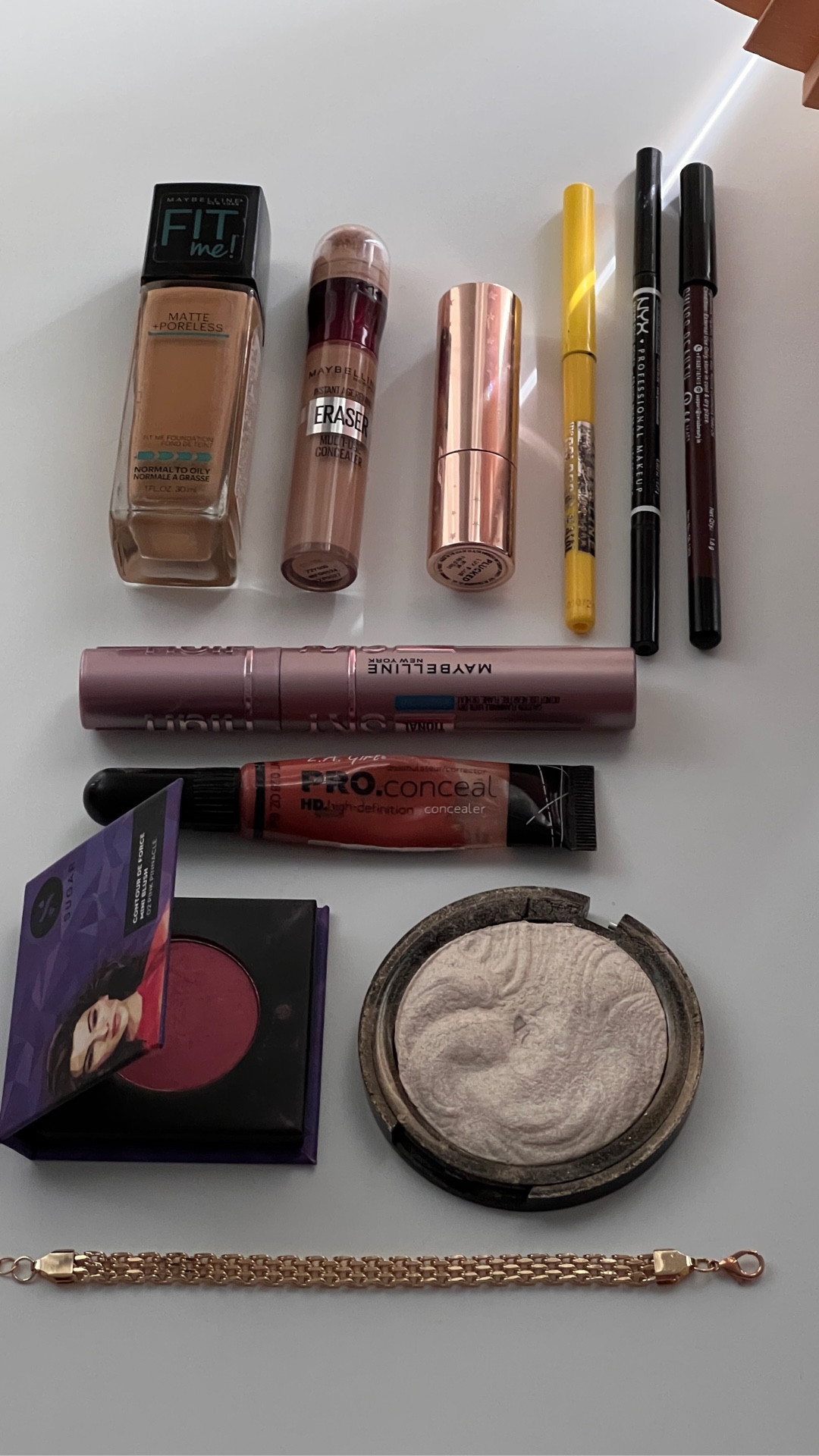 Product details in the caption!! 
Makeup routine when I crave soft glam!! ✨💕

Orange concealer : @lagirlcosmetics 
Foundation, Under-eye concealer, eyeliner, mascara: @maybelline 
Setting powder : @makeuprevolution 
Lipstick : @colourpopcosmetics 
Eyebrow pencil : @nyxcosmetics_canada 
Blush : @trysugar 

#makeuptutorial #makeuproutine #softglam 

[makeup routine, soft glam, makeup ]

 

#LTKsale #LTKbeauty #LTKcanada