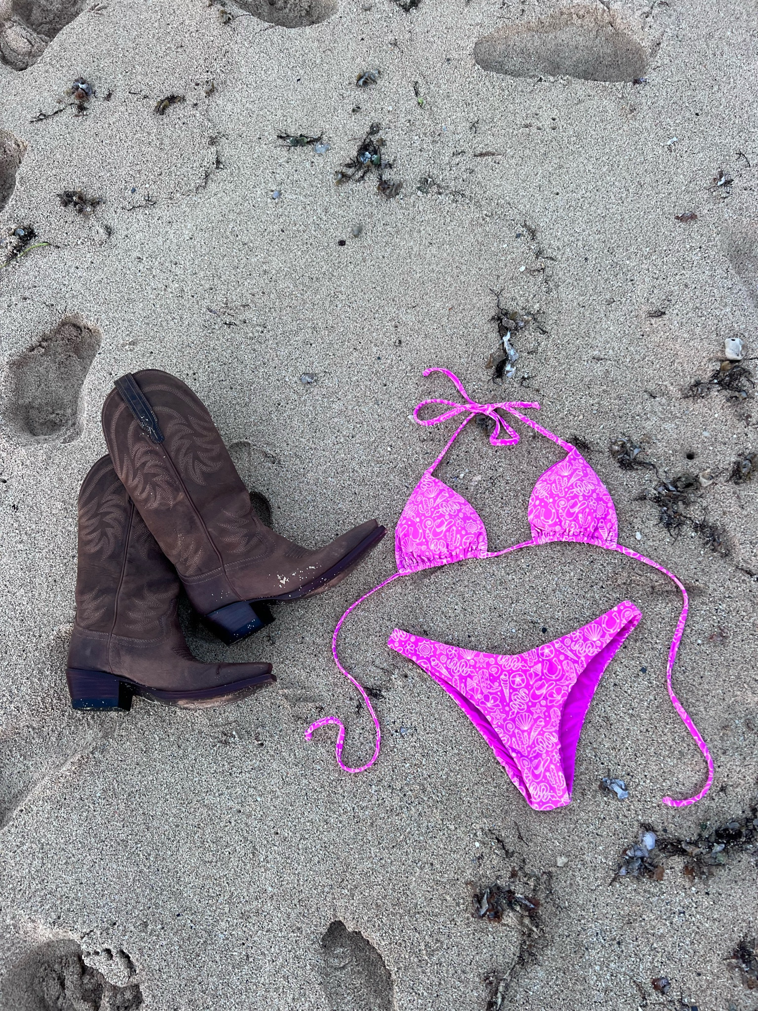Boots and Bikinis!! Bikini is @beachbronc