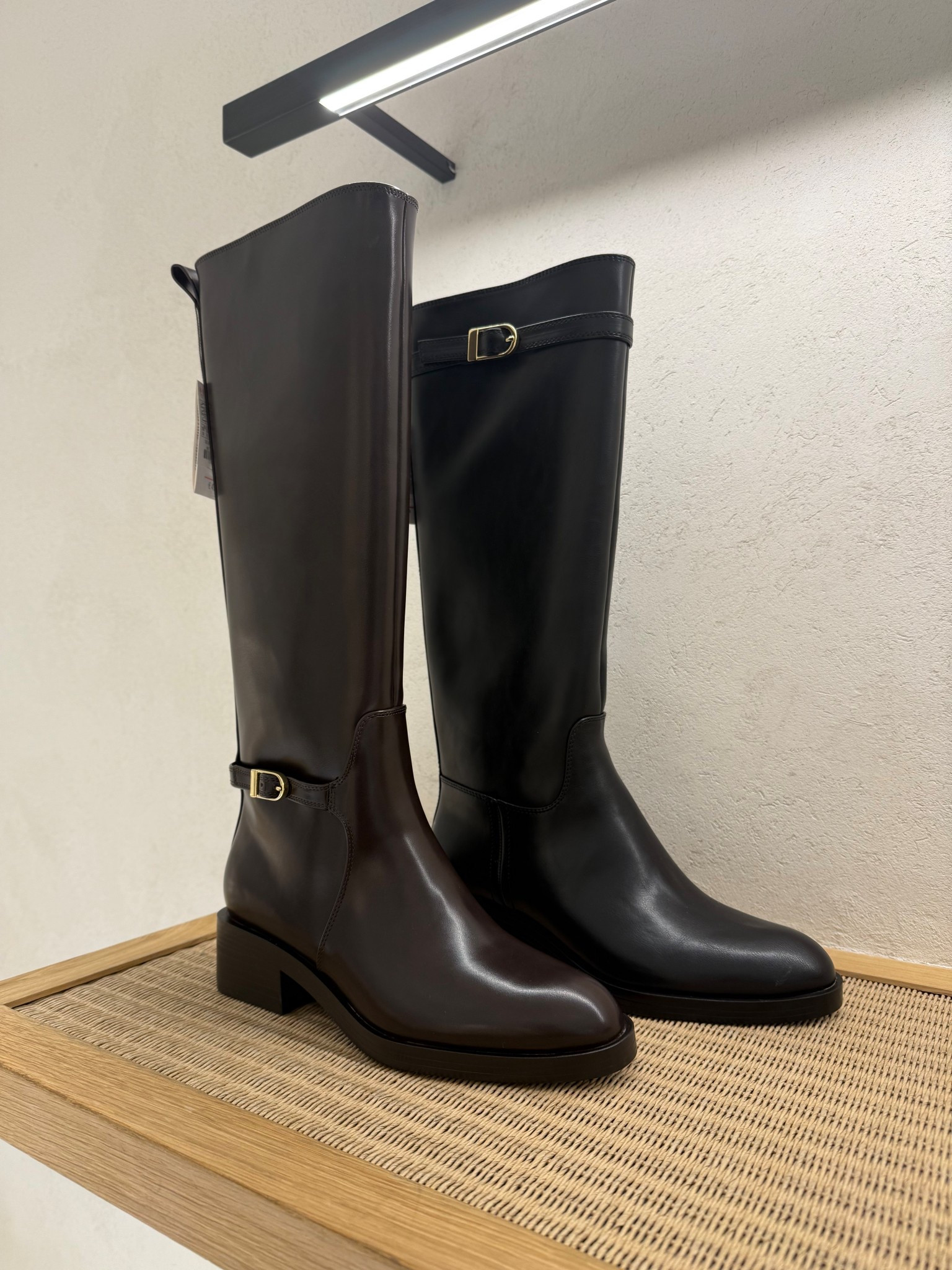 Trending Riding Knee High Boots🤎🖤
Tags: brown or black buckle detail autumn winter transitional shoe capsule wardrobe basics Zara

#LTKwinter #LTKshoes