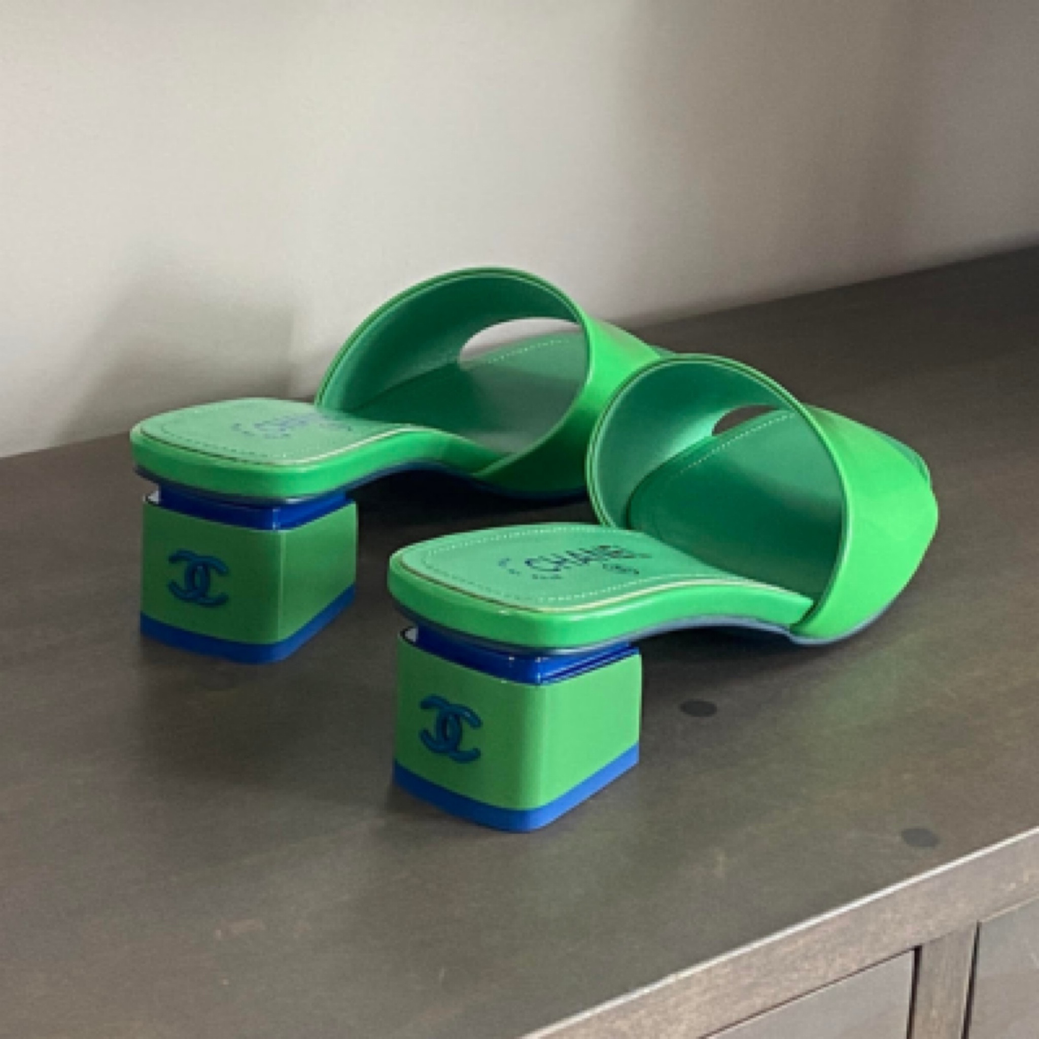 Chanel “Polly Pocket” heels #dhgate

#LTKShoeCrush