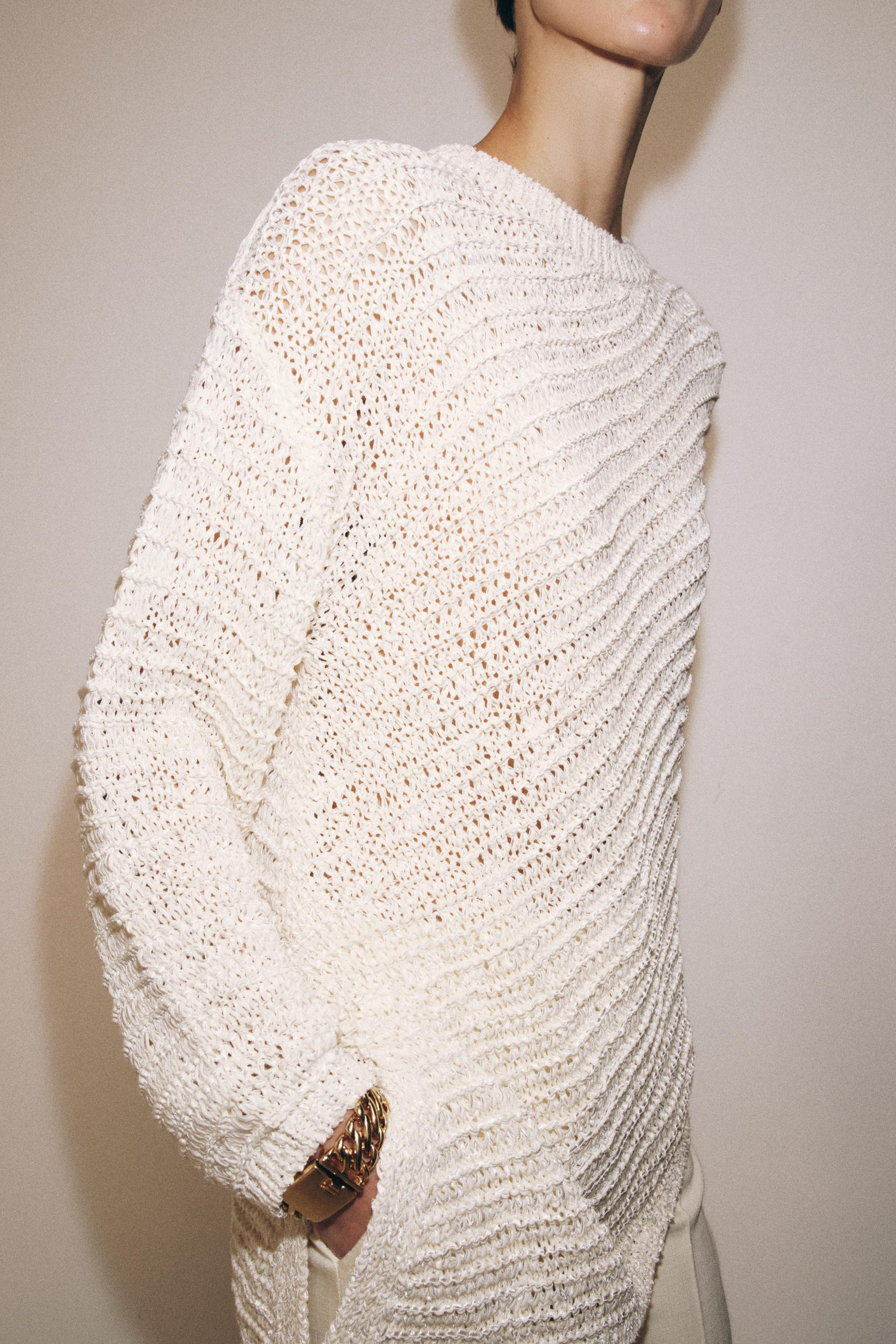 OVERSIZE ASYMMETRIC HEM KNIT JUMPER | Zara UK