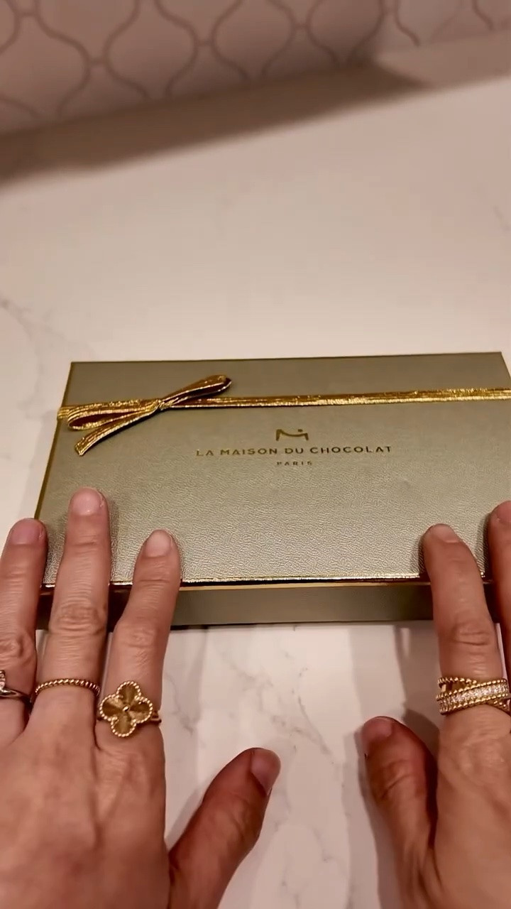 What comes w a 18k VCA purchase

#LTKmomlife #LTKOver40 #LTKWedding