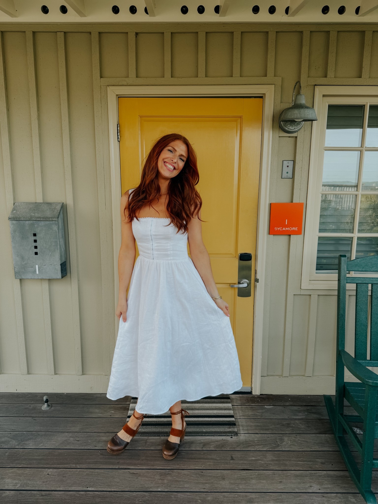 The perfect white linen summer dress! 