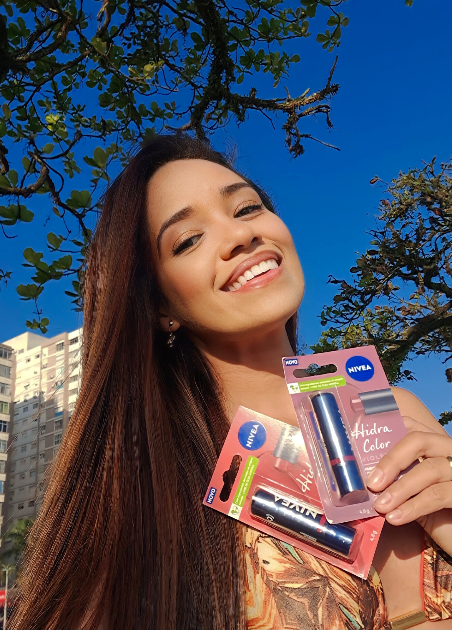 NIVEA HIDRACOLOR 2 EM 1.

. Em qualquer estação do ano,a qualquer momento à marca número 1 em cuidados com os lábios no mundo ajudando a gente nessa missão de manter os lábios sempre hidratados e protegidos contra o ressecamento .

. HIDRATAÇÃO duradoura com VITAMINA E, ÓLEO DE AMÊNDOAS ORGÂNICO
enriquecido com MANTEIGA DE KARITÉ.

- Desenvolvido especialmente para o uso diário.

- Quanto mais camadas você aplica mais intensa é a pigmentação.

#LTKbrasil #nivea #LTKcreator #

#LTKbrasil #LTKaustralia #LTKbeauty