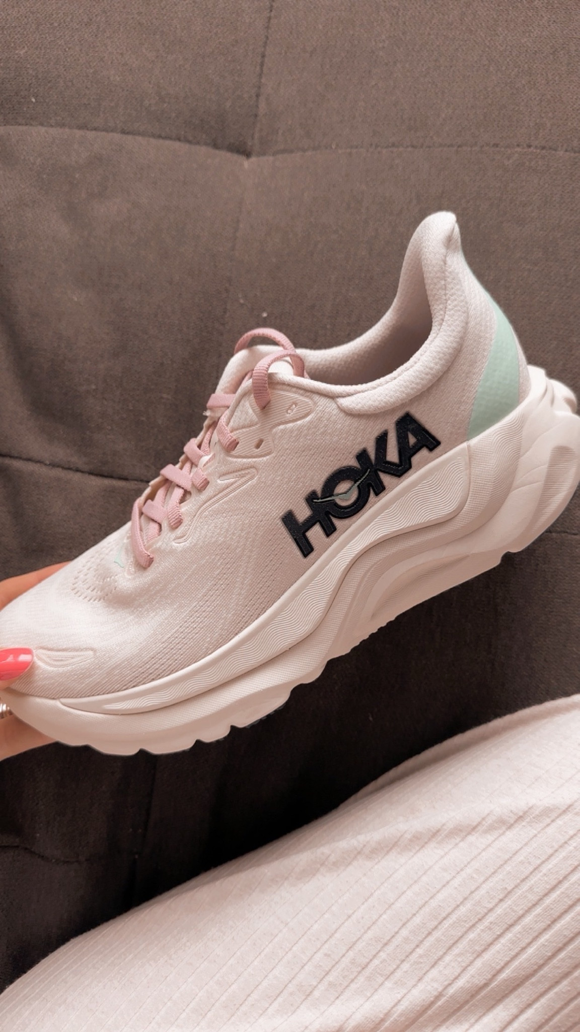 How cute is the colorway of these HOKAS!? They're my favorite shoe for walking! 

walking shoe running shoes hoka 8 

 