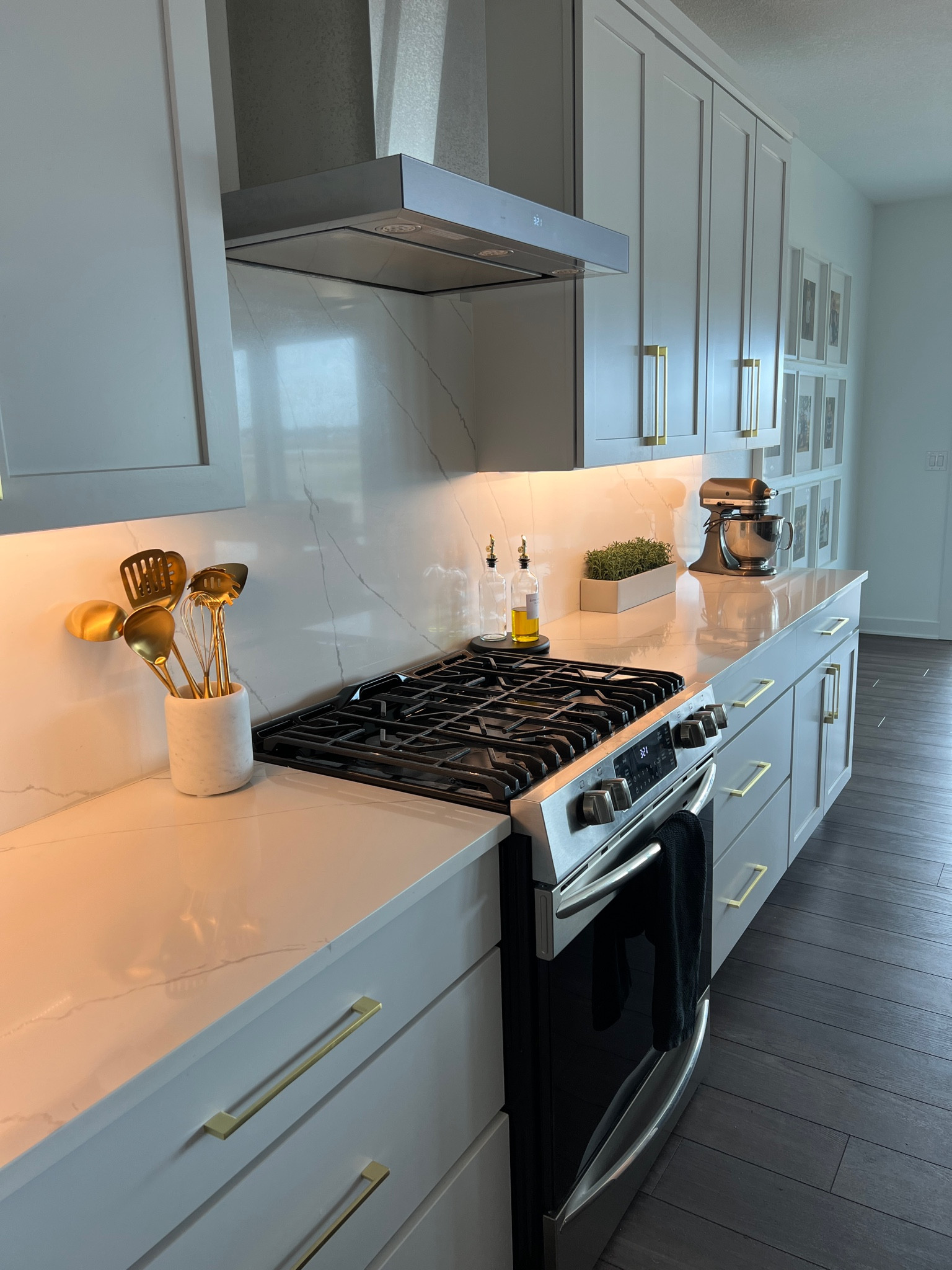 Give me all the white in my kitchen 😍

#modernhome #modernaesthetics #organicmodern #homedecor #homefinds #homeinspo #interiordesign #minimalistdesign #cleandesign #simpledesign #styling #neutralhome #interior #momblogger #customhome #targetstyle #targethome #founditonamazon #amazonhome  #quartzbacksplash #quartzcountertops #waterfallisland #whitekitchen #modernkitchen #kitcheninspo #kitchendesign #kitchenisland 

#LTKFind #LTKstyletip #LTKhome