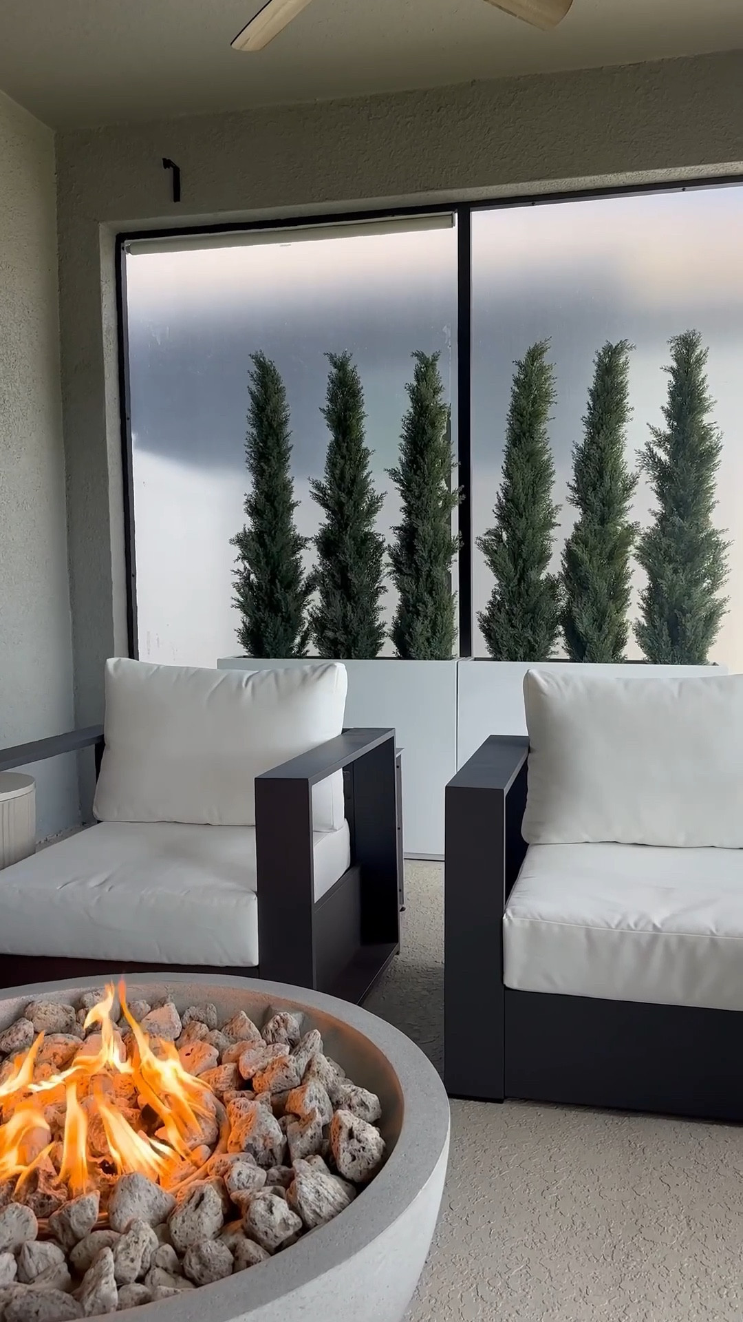 Adding luxe to my outdoor space with these topiaries and tall white planters ❤️❤️


Outdoor decor
Home & garden
Home decor
Patio refresh
DIY outdoor privacy
Pool deck
Plant pots

#LTKvlog #LTKHome #LTKSaleAlert