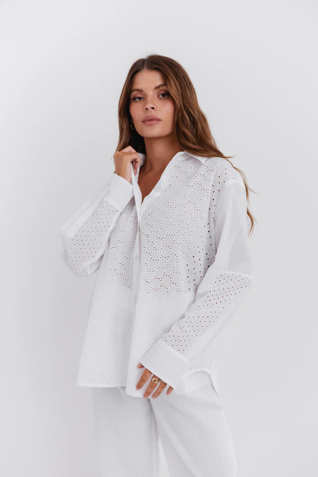 DREAMER EYELET BUTTON DOWN | Kittenish