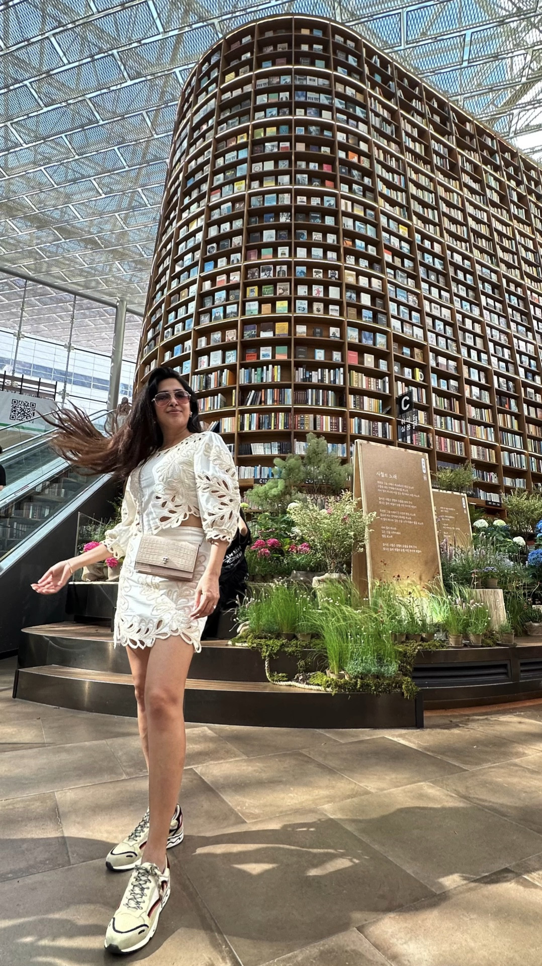 #GRWM for a day of exploring in Seoul. Who doesn’t love a two piece set? Style together, style apart, so many options! Mine is old season MAJE but here are some fabulous recommendations available now xx 

#seoultravel #traveldiaries #seoultower #lottetower #stylediaries #stylepost #coordset

#LTKtravel #LTKnewzealand #LTKaustralia