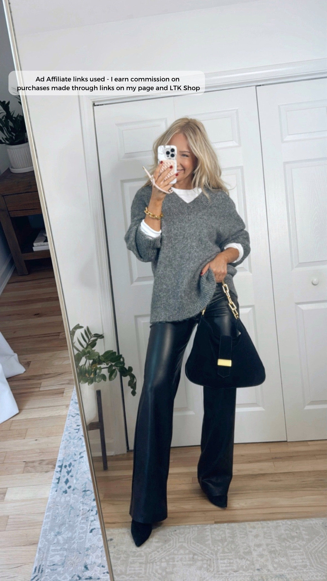 Chic fall outfit
Black faux leather pants 