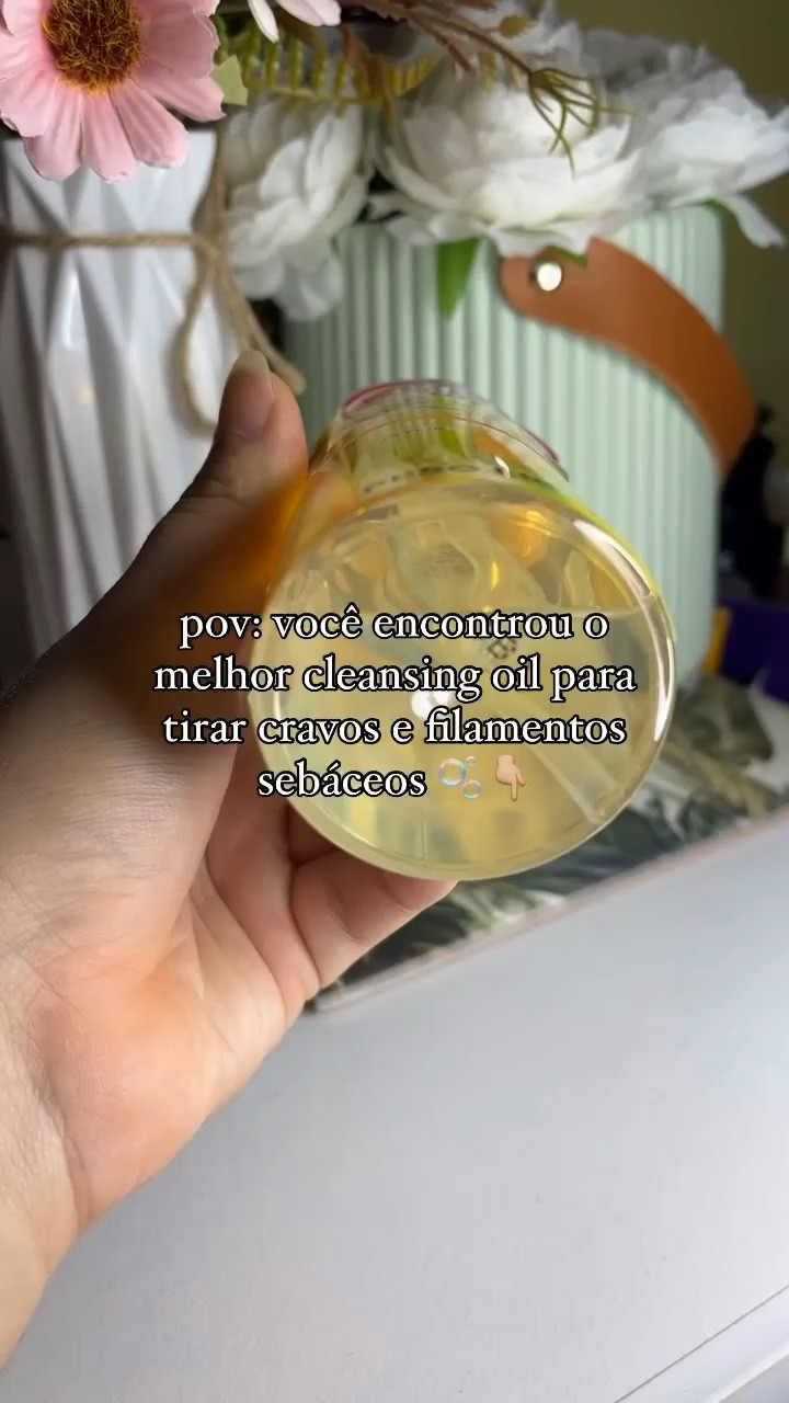 Esse com certeza é um dos melhores cleansing oil que eu já testei. Ele tira bem a maquiagem, não deixa resíduos na pele, e ainda ajuda a tirar aqueles cravinhos chatos do nariz. E tudo que pedimos aos céus. Testem e me fala 🫶🏻🫧

#LTKbrasil #LTKbeauty #LTKVideo