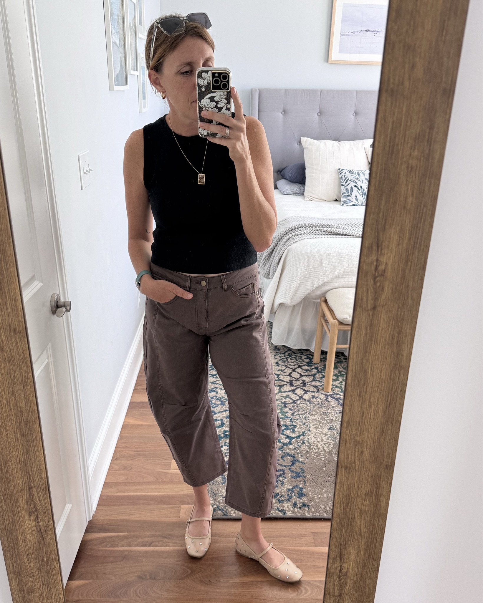Easy thrown on outfit for an afternoon of running around. Love the barrel jeans and especially the color but size down! I’m usually a 4 or 6 and am wearing a medium but can put my entire arm down the pants 😂 so I’ll be exchanging for a small asap!