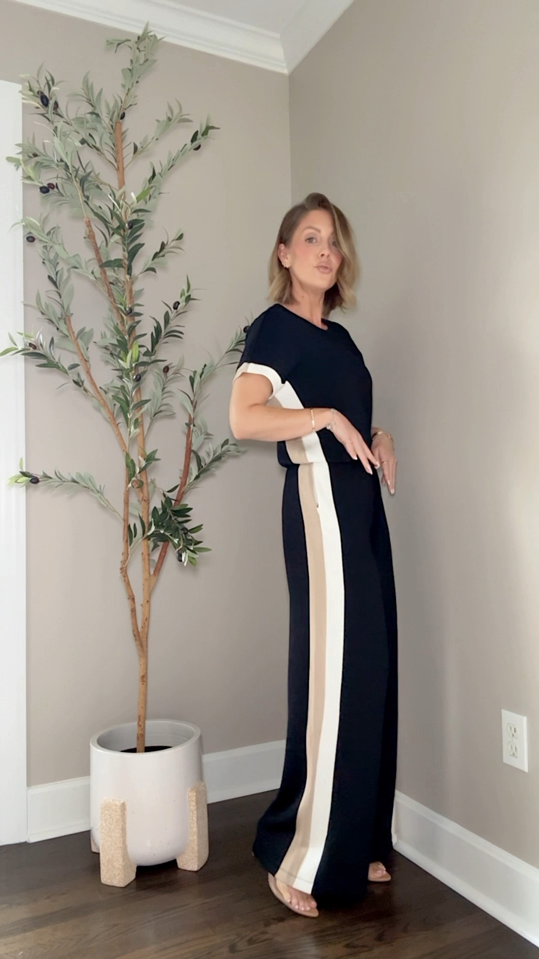 20% off site wide @Spanx  🙌🏼 Click on an item linked below and copy the coupon code for an exclusive discount!
Wearing the XS Regular 🖤

#LTKPetite #LTKSpringSale #LTKSaleAlert