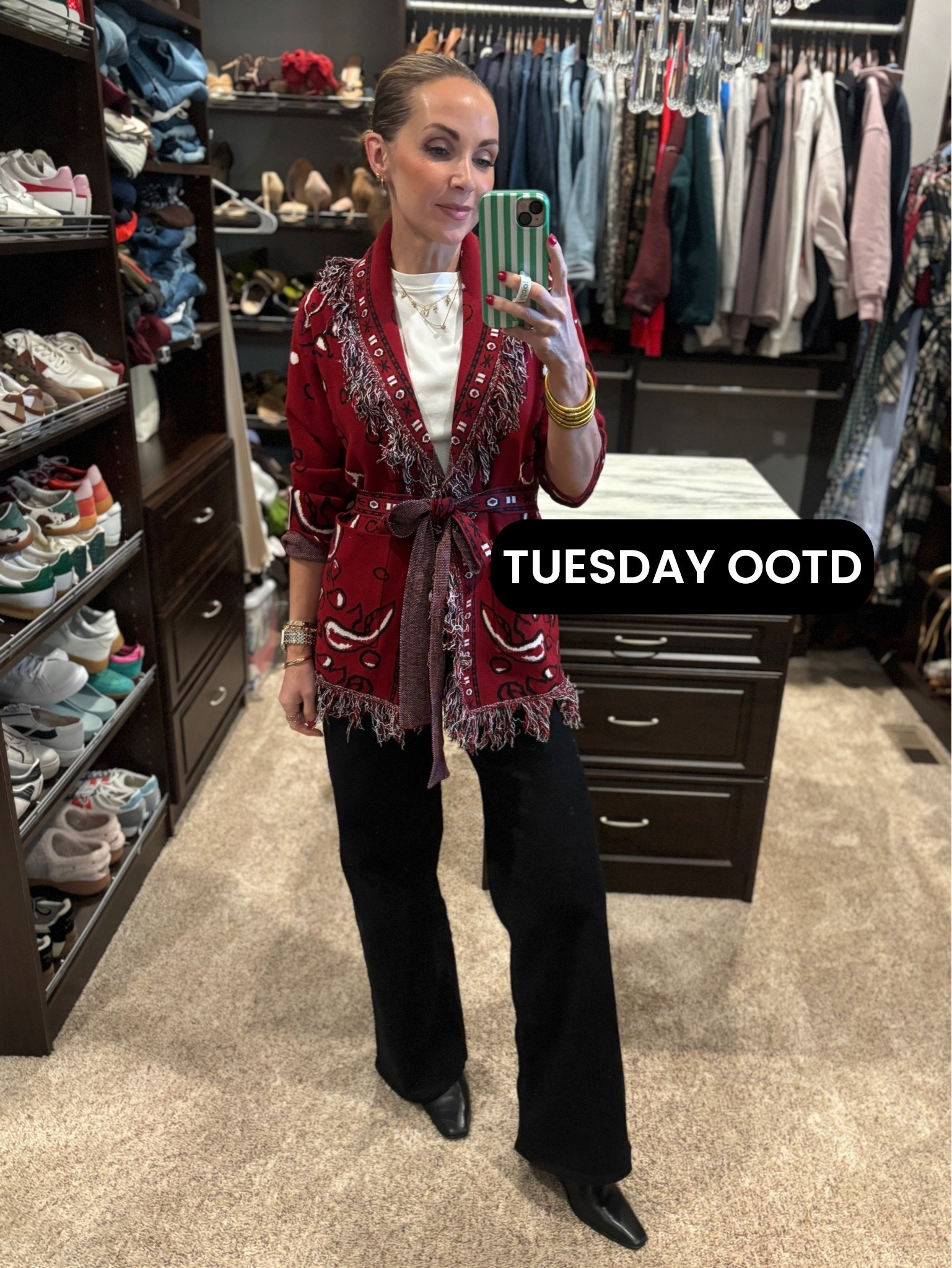 This cozy cardigan is such a fun statement for the fall! 🍁￼ it’s on sale today on @amazon!