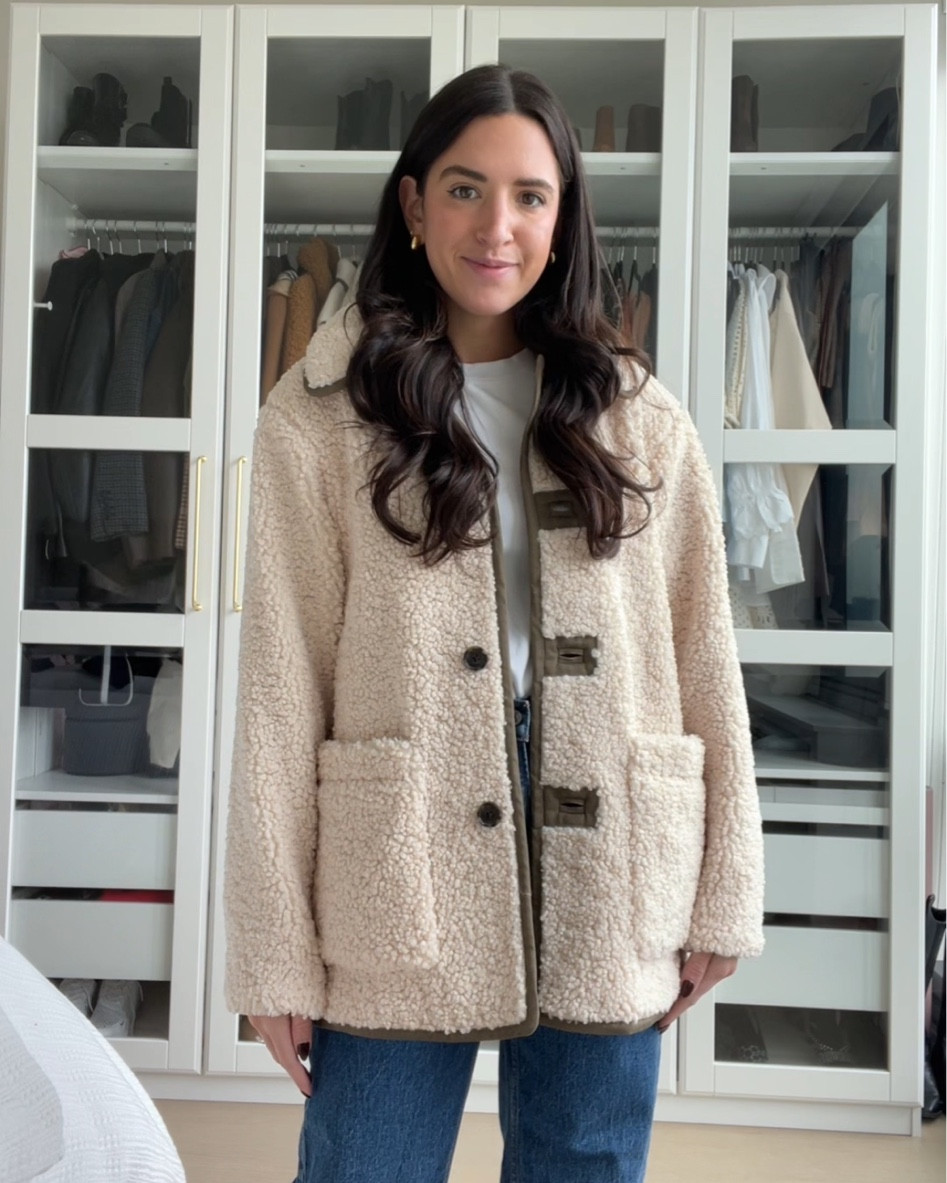 Wearing an XSmall 

Sherpa jacket, winter jacket, holiday

#LTKHolidaySale #LTKsalealert #LTKstyletip