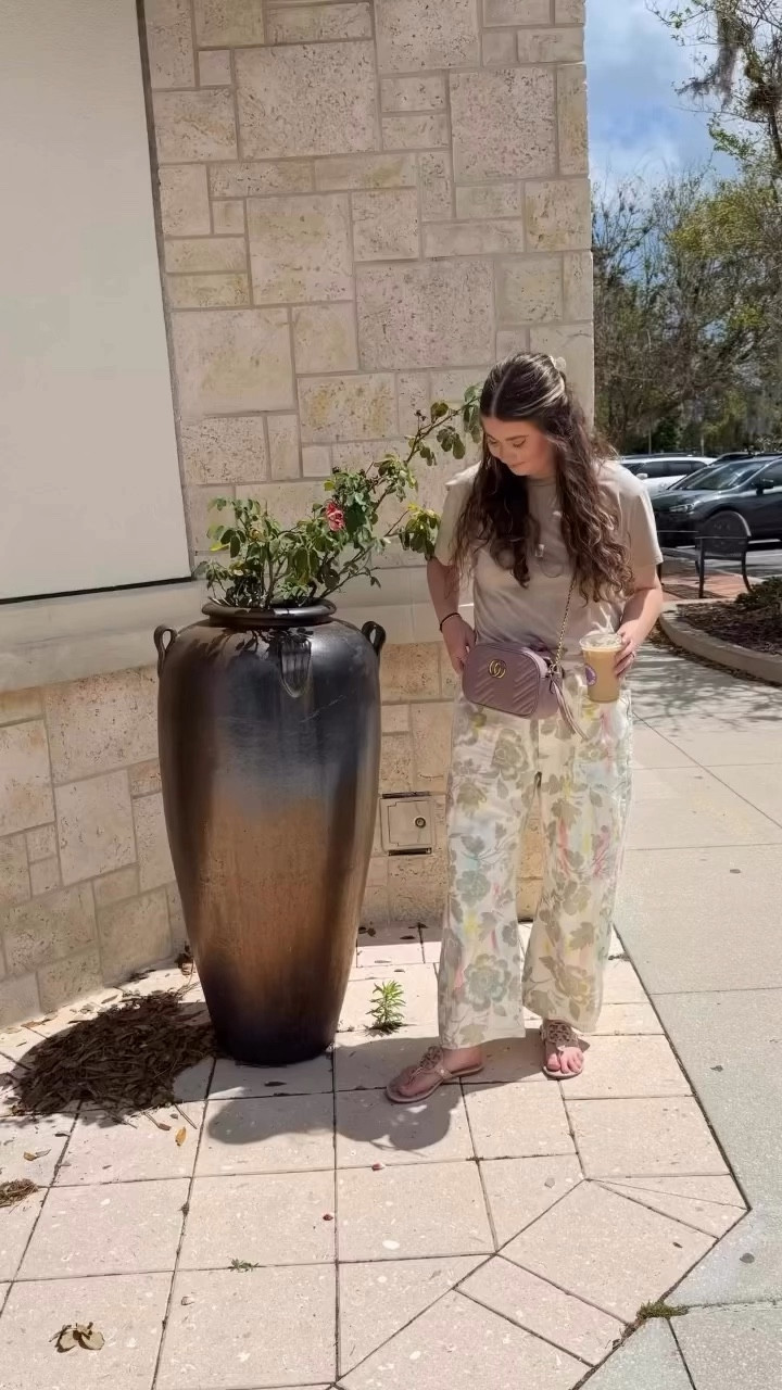 Pastels for Easter … groundbreaking🐣💜🐰💐


#easterweekend #happyeaster #girlsday #shopping #coffeedate #icedcoffee #gucci #guccibag #barreljeans #barrelpants #trendy #trendystyle #toryburch #toryburchsandals #uncommonjames 

#LTKootd #LTKdayinmylife #LTKSeasonal