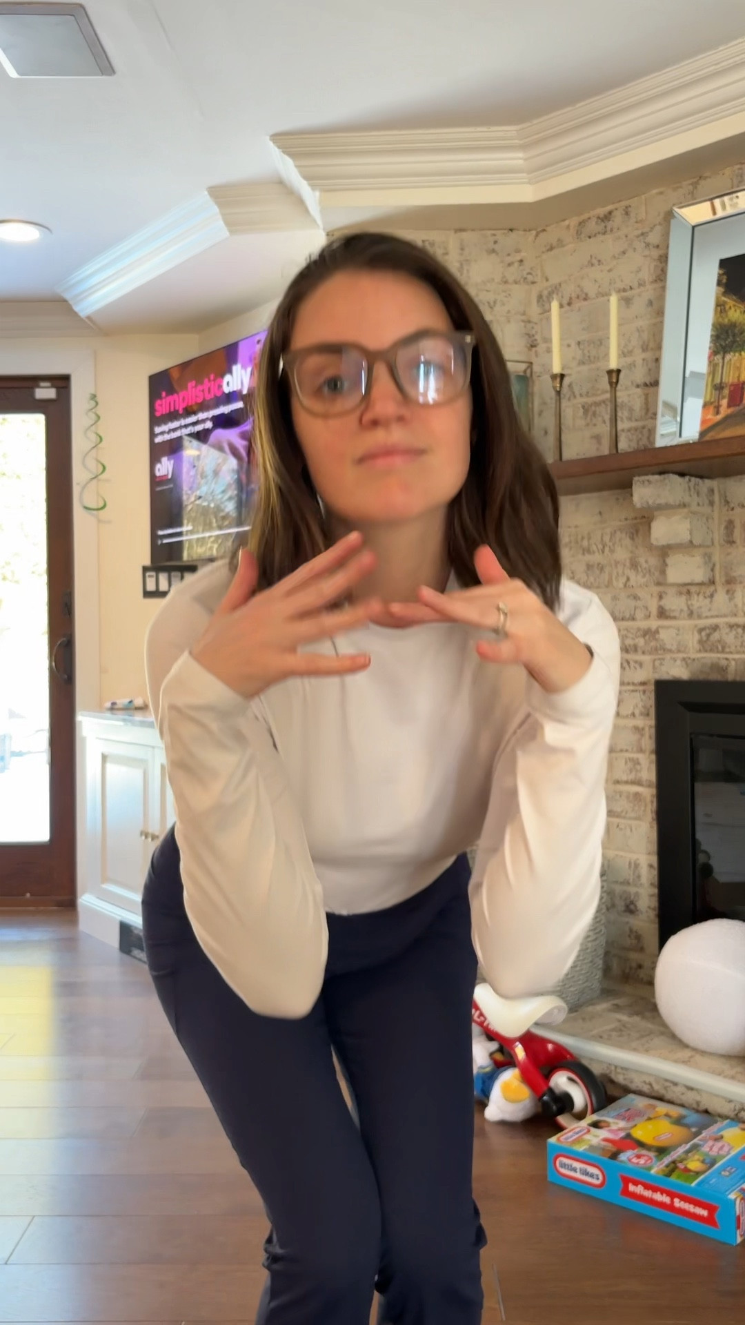 Are they yoga pants circa 2008 or flared leggings?
Either way they’re the perfect SAHM outfit
Leggings - size S
Crop shirt - size S

#LTKFindsUnder50