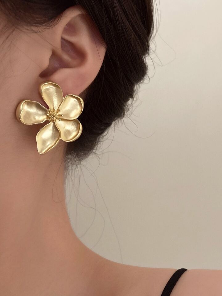 Pendientes de tachuela con diseño de flor | SHEIN