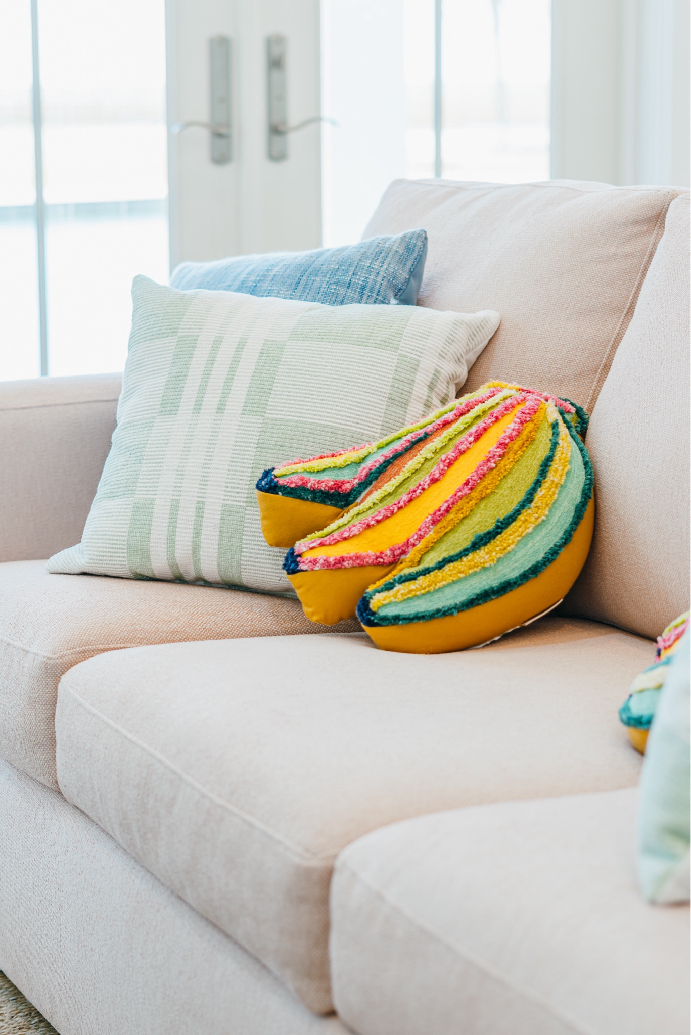 Spruce up your space with these adorable throw pillows!  The Green Woven Check adds a touch of charm, while the Multi Banana Bunch brings a playful vibe. Big savings on the banana pillow—don’t miss out! 
#ThrowPillows #HomeDecor #OutdoorLiving #GreenWovenCheck #BananaBunchPillow #PlayfulDecor #InteriorDesign #CozyHome #GardenStyle #DecorInspo #BigSavings #DiscountDeal



#LTKFindsUnder50 #LTKHome #LTKSaleAlert