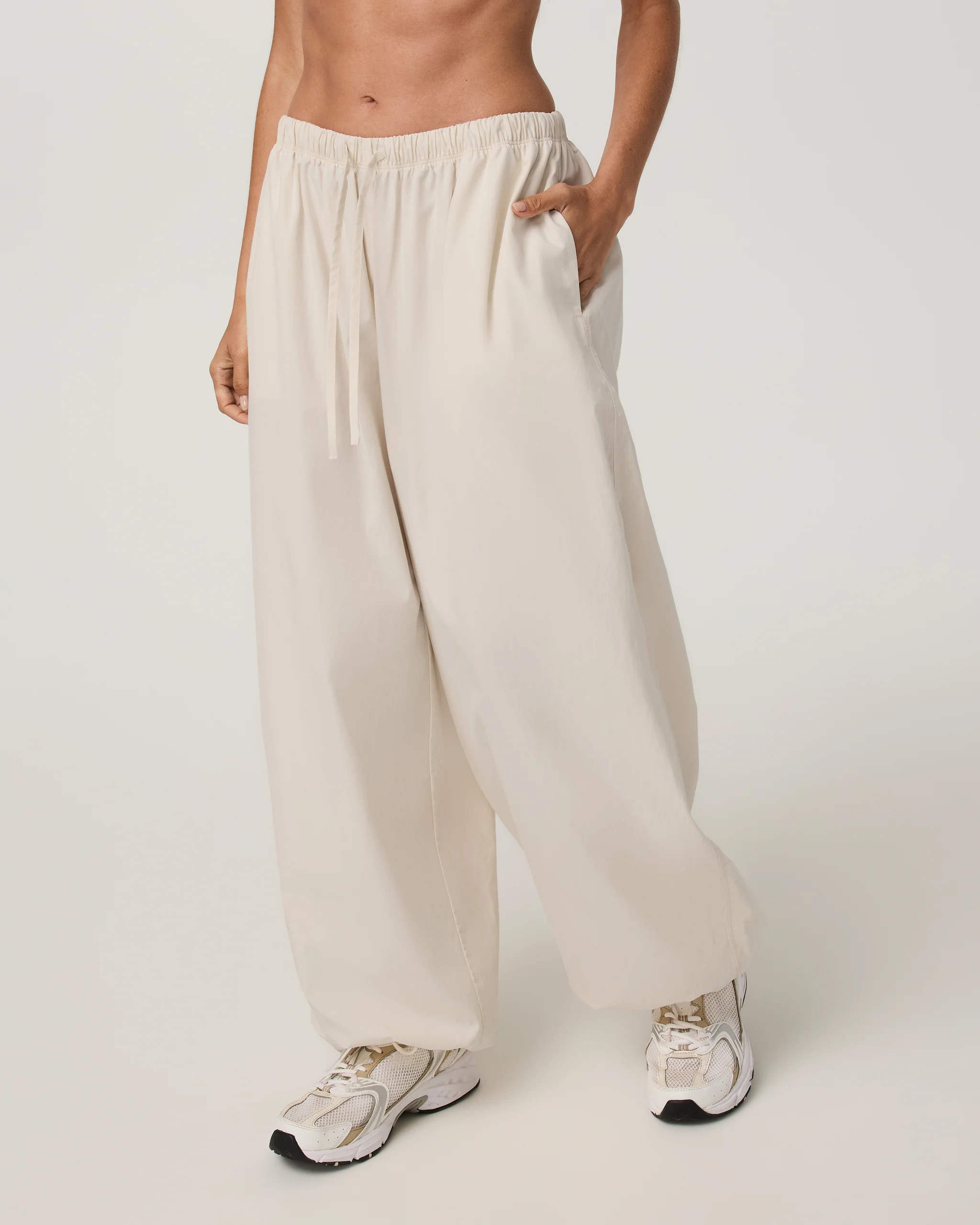 Vuori Coastal Poplin Balloon Pants | Milkweed | Large | Vuori Clothing (US & Canada)
