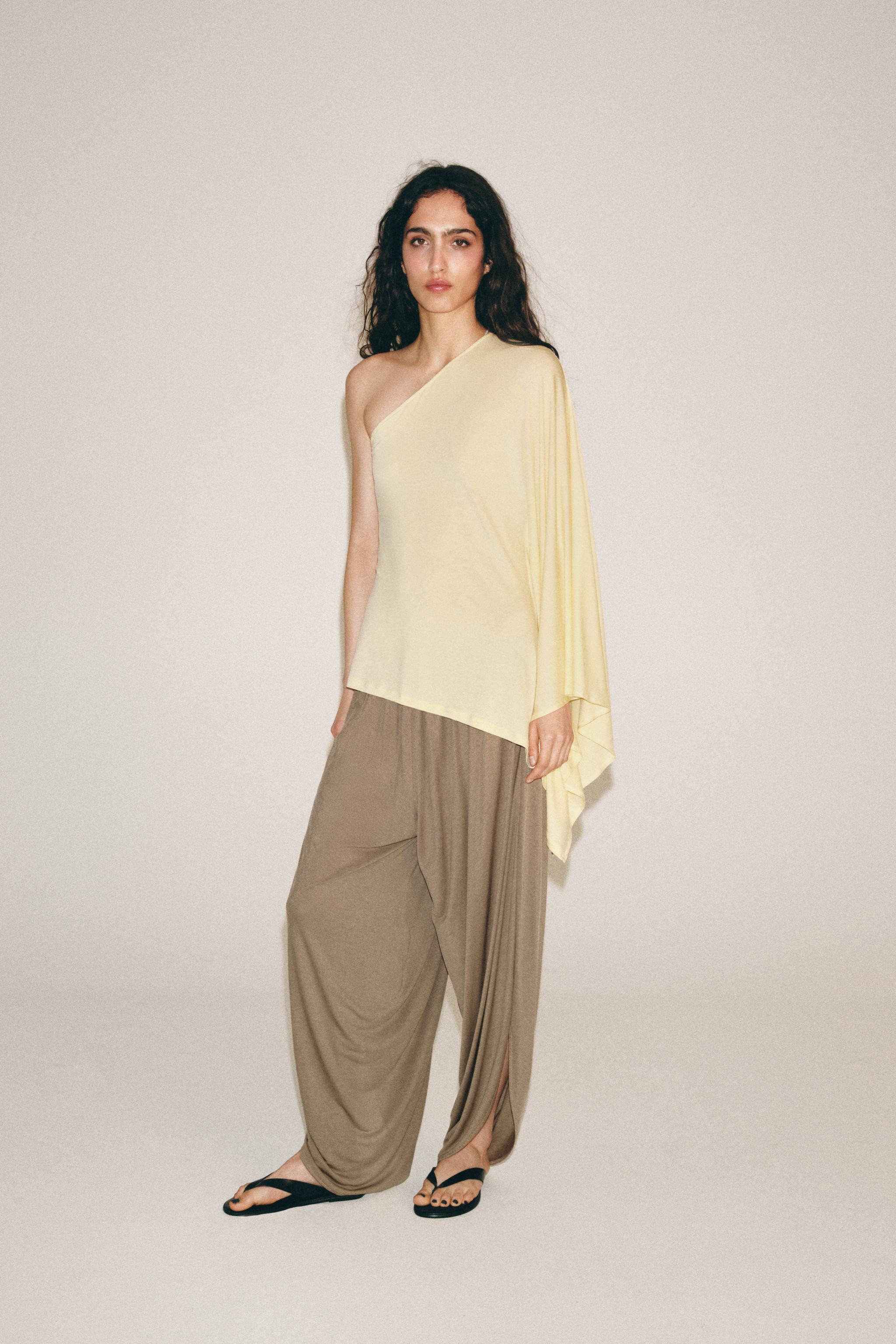 ASYMMETRIC CAPE | Zara UK