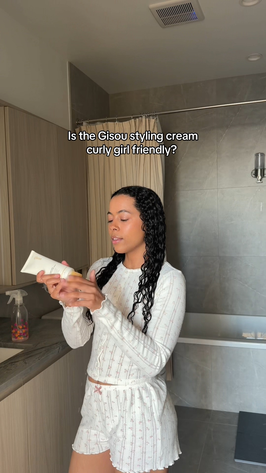 found a one & done product for curly & wavy hair!! 
#hairproduct #hairstyling #curlyhairproduct