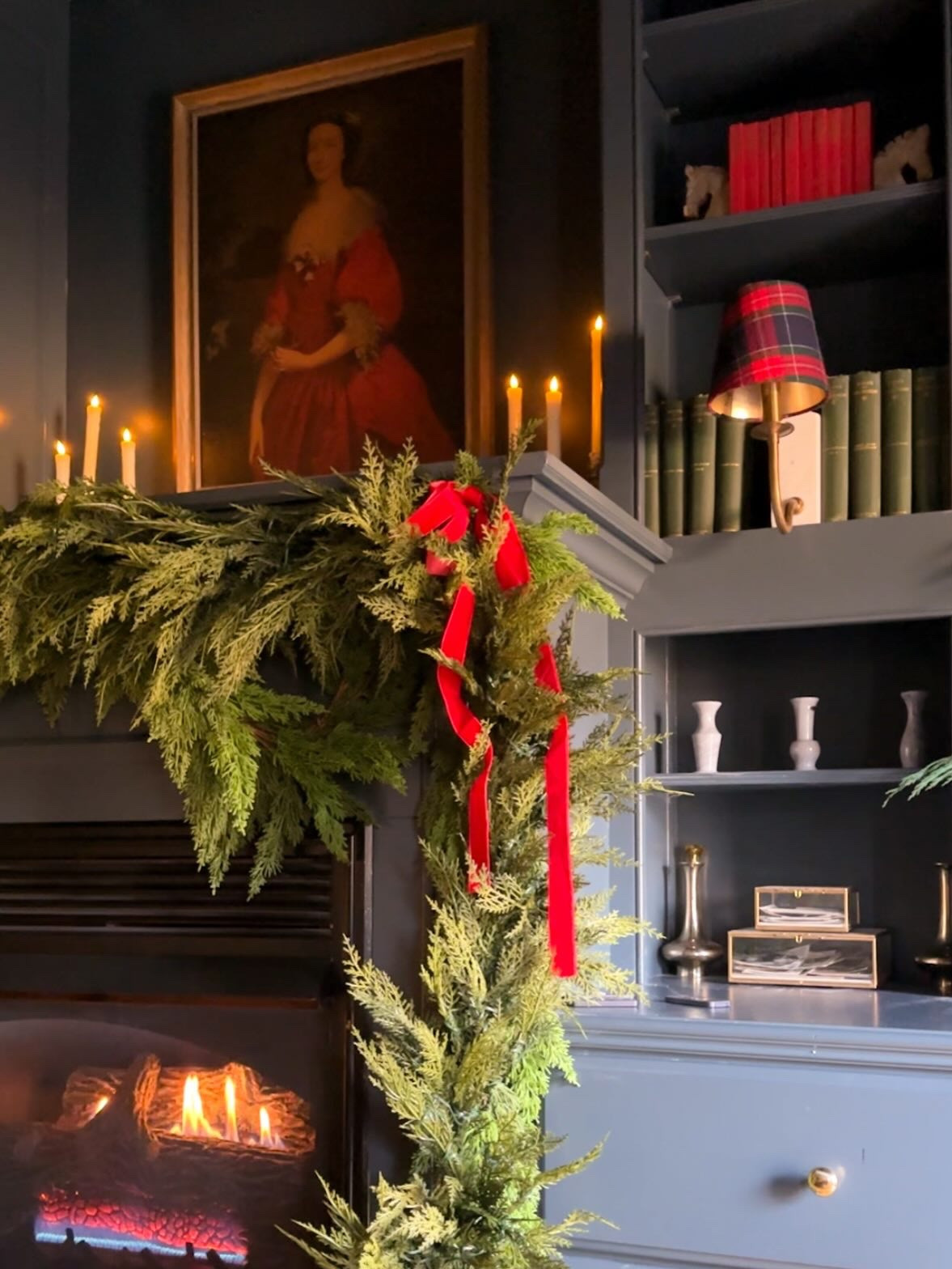 Merry Christmas 🤍
Grateful for this season, this home, and the magic that lives in the details. I appreciate you being here and I  hope you had the happiest Christmas today! Xo, Allison

#merrychristmas❤️ #christmasornaments #christmastime #holidayhome #cozychristmas