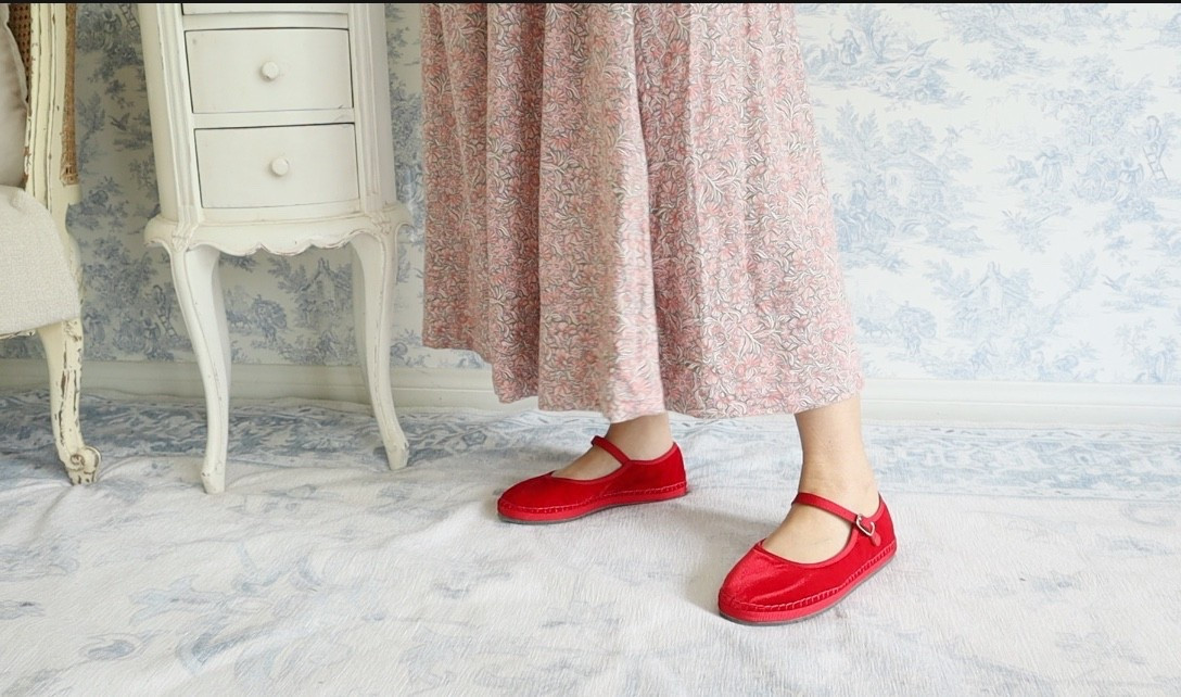 There are certain pieces that feel like a little nod to nostalgia while still fitting seamlessly into a modern, everyday wardrobe. That is exactly how I feel about the Seavees Carlyle Mary Jane in Ruby.
I like to think of these as a modern take on the ruby slipper, whimsical, feminine, and just a bit magical, yet grounded in comfort and practicality. The rich ruby tone feels festive without being over-the-top, and it brings a subtle pop of color to even the simplest outfit.

This is the kind of shoe I reach for when I want something feminine but I am not in the mood for heels. It still feels dressed up, just in a much more effortless way.
Do you enjoy a statement flat like this in your wardrobe, or do you tend to stick with more classic neutral shoes?

#TenItemWardrobe #shoes #SummerStyle  #DailyConnoisseur

#LTKdayinmylife #LTKootd #LTKSeasonal