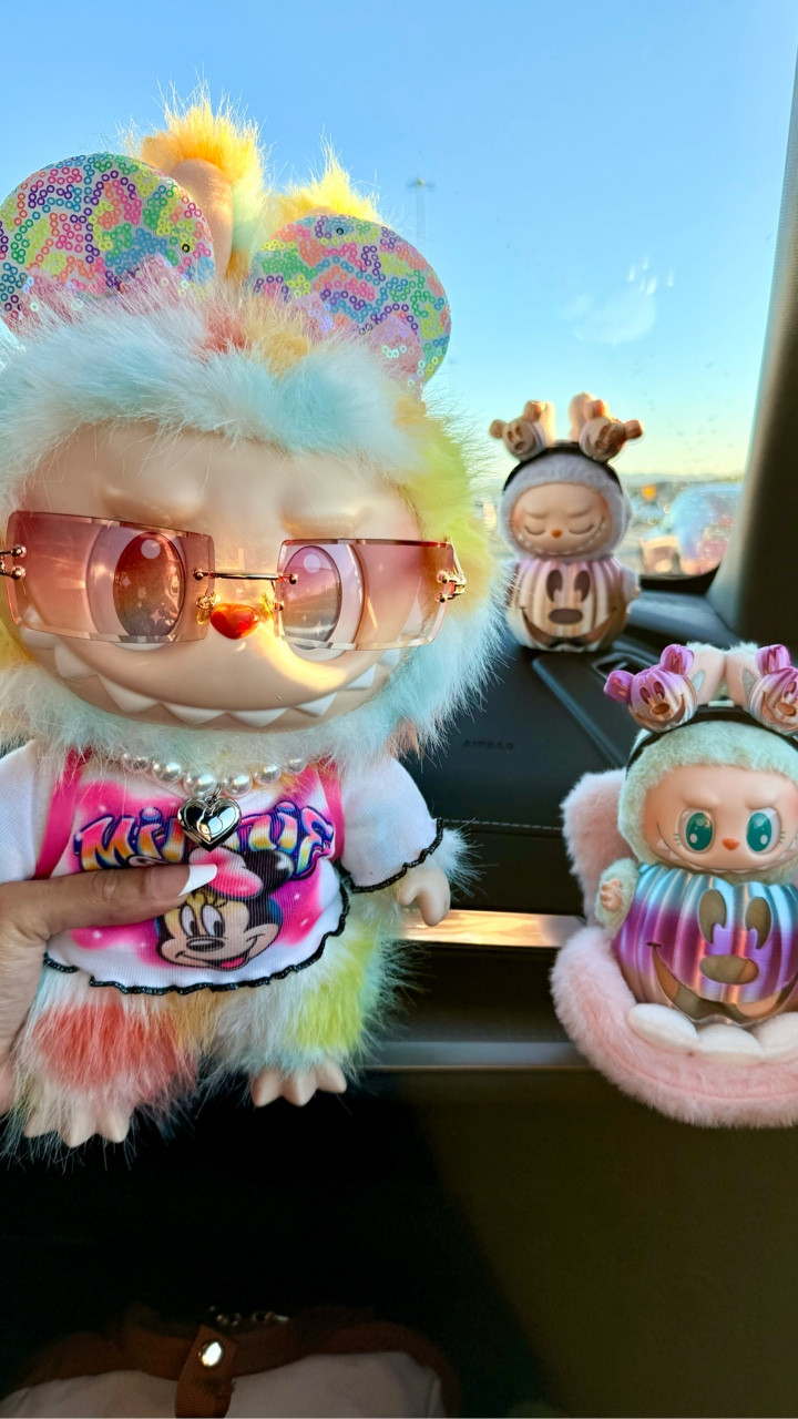 So excited! Disneyland weekend!🥳🤸🏽‍♀️✨

#disneyland #disney #Labubu #labubuthemonsters #RocktheUniverse