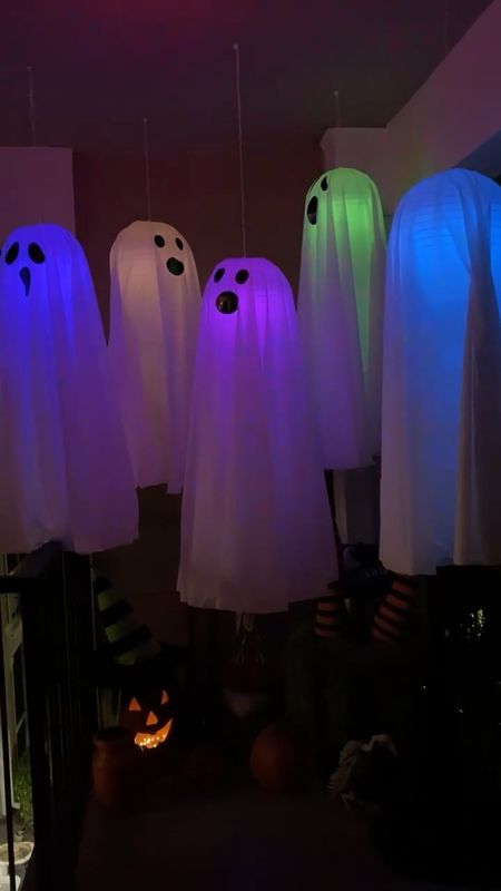 Easy DIY light-up floating ghosts, light-up hanging ghosts, floating ghosts
#halloween #halloweendecor #halloweendecorations

#LTKHalloween #LTKHoliday #LTKSeasonal