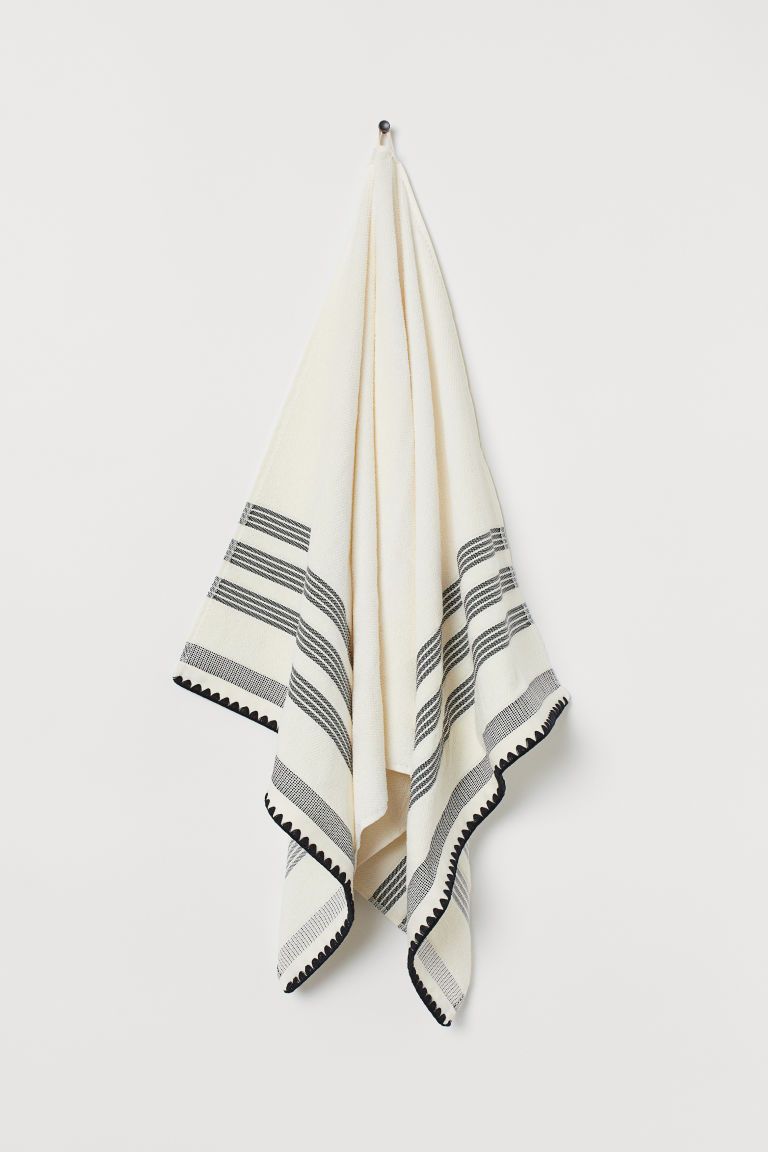 Bath Towel with Crocheted Trim | H&M (US + CA)