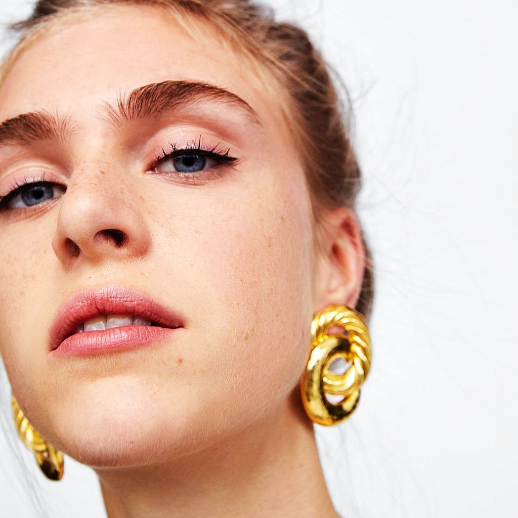 Twist Circle Gold Earrings | Chicwish