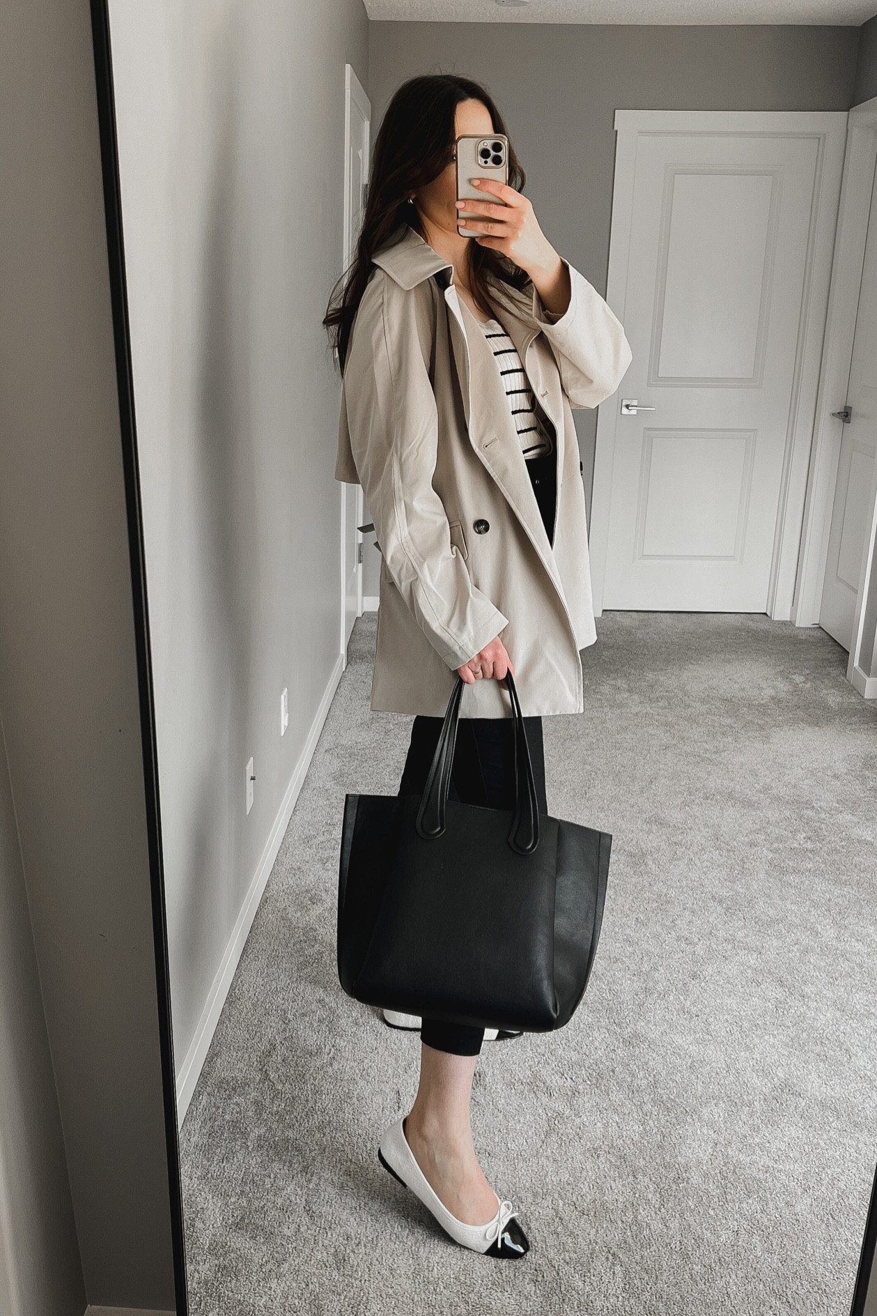 Styling a short trench for the office 🤍🖤☕️

#LTKunder100 #LTKworkwear #LTKstyletip