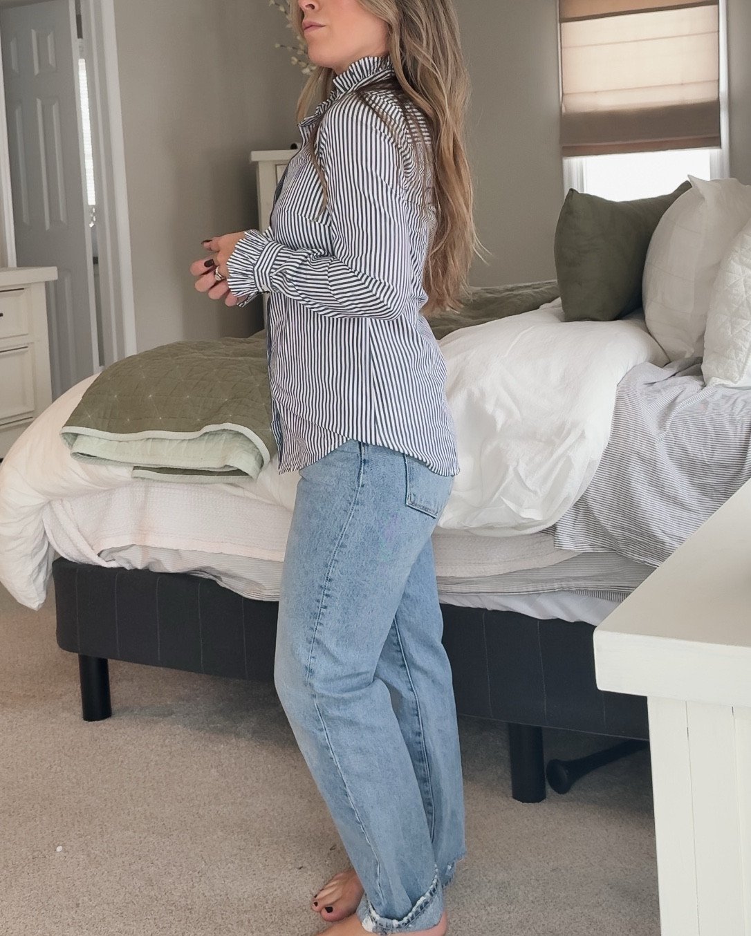 Obsessing over the fit of these jeans & striped button up 

Jeans : 25
Top: xs

#LTKootd #LTKPetite #LTKgrwm