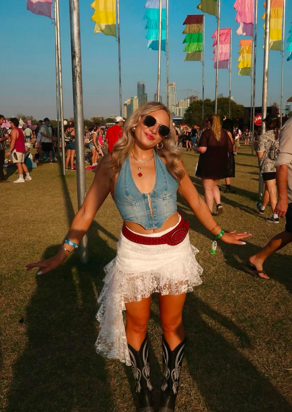 ACL Day 1 outfit
Skirt is from beginning boutique but no longer sold and the the top is from edikted ! 
#musicfestivaloutfit #countryconcertoutfit #countryoutfit #cowboyboots #cowboots outfit 