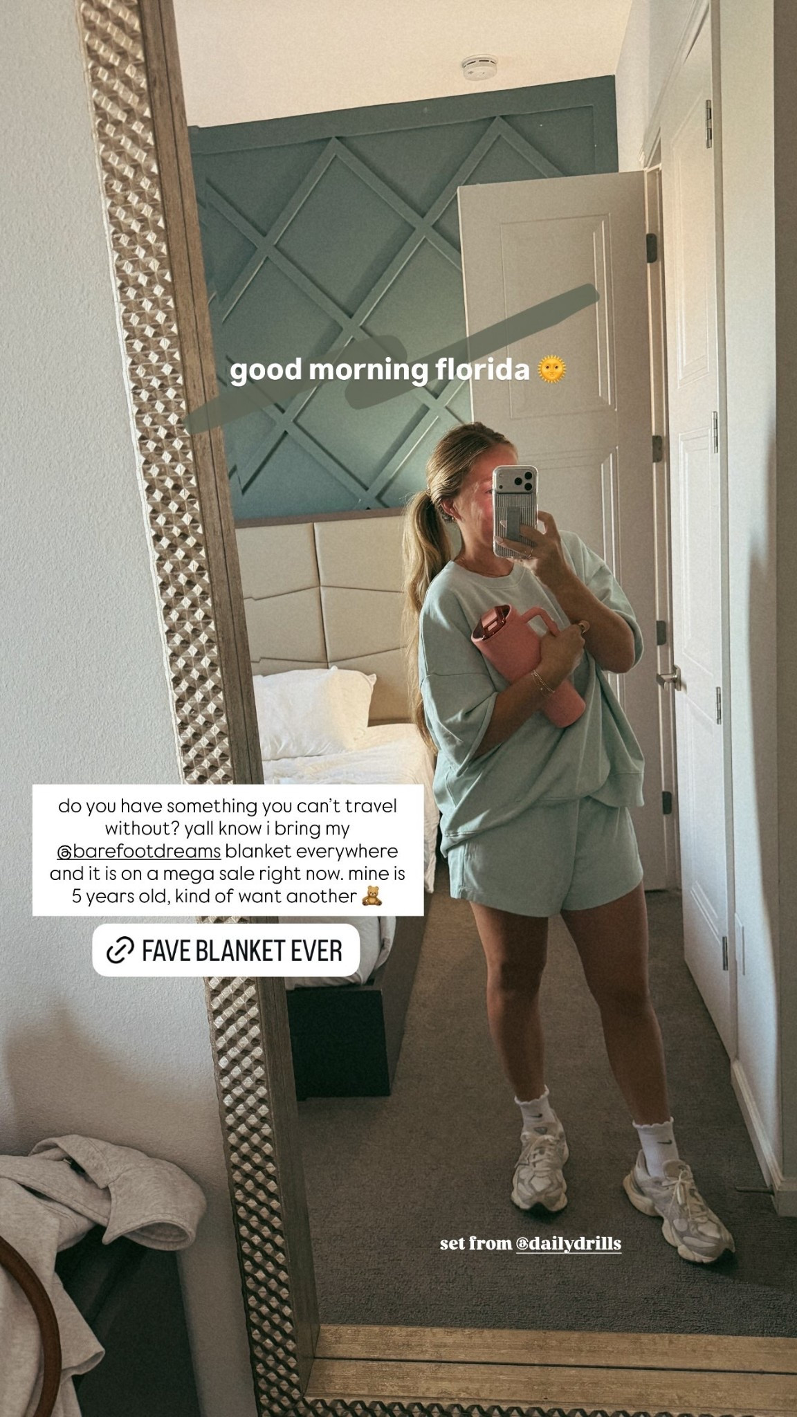 good morning florida 🌞  do you have something you can’t travel without? yall know i bring my @barefootdreams blanket everywhere and it is on a mega sale right now. mine is 5 years old, kind of want another 🧸 set from @dailydrills