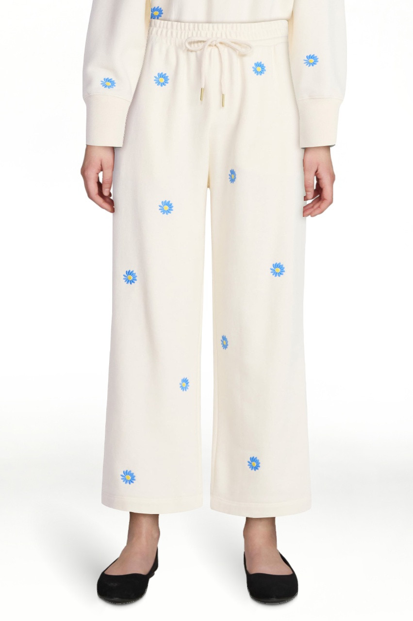 Free Assembly Women's and Women's Plus Embroidered Cropped Sweatpants, 23" Inseam, Sizes XS-4X | Walmart (US)