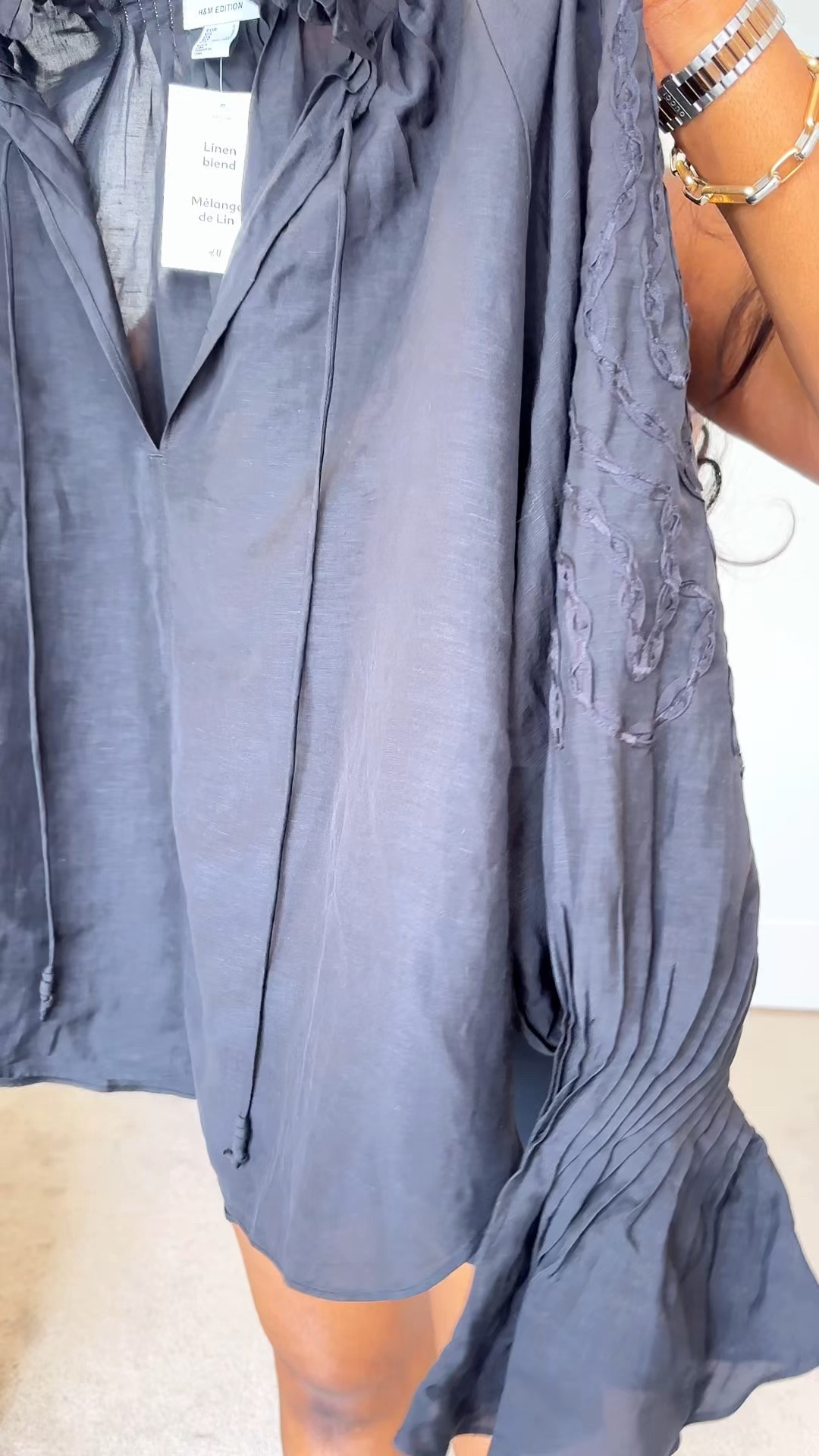 This blouse is very oversized. I’m wearing size US small in the video. Size US 12 culottes