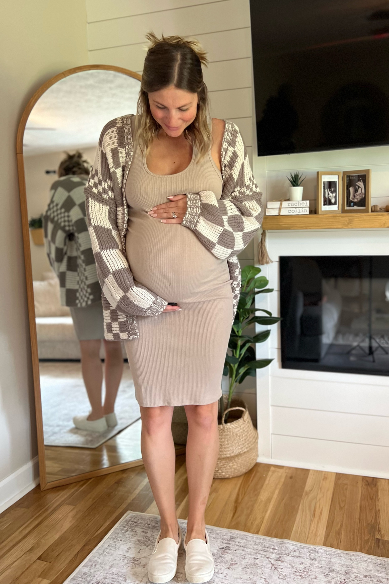 Fall favorite - this oversized checkered knit cardigan from PinkBlush Maternity! 

Honestly - i will be cozying up with this guy ALLLL of fall. It’s easy to pair with dresses or denim and will be great as a nursing cover too! 

Code: RAERENEA25  will save you money on the fees and anything on PinkBlush Maternity site. 🔗✨

Wearing a small in cardigan 

Maternity dress | bump friendly | postpartum outfit | nursing dress | expecting moms | fall dress | fall outfit#LTKbaby #LTKstyletip

#LTKSeasonal